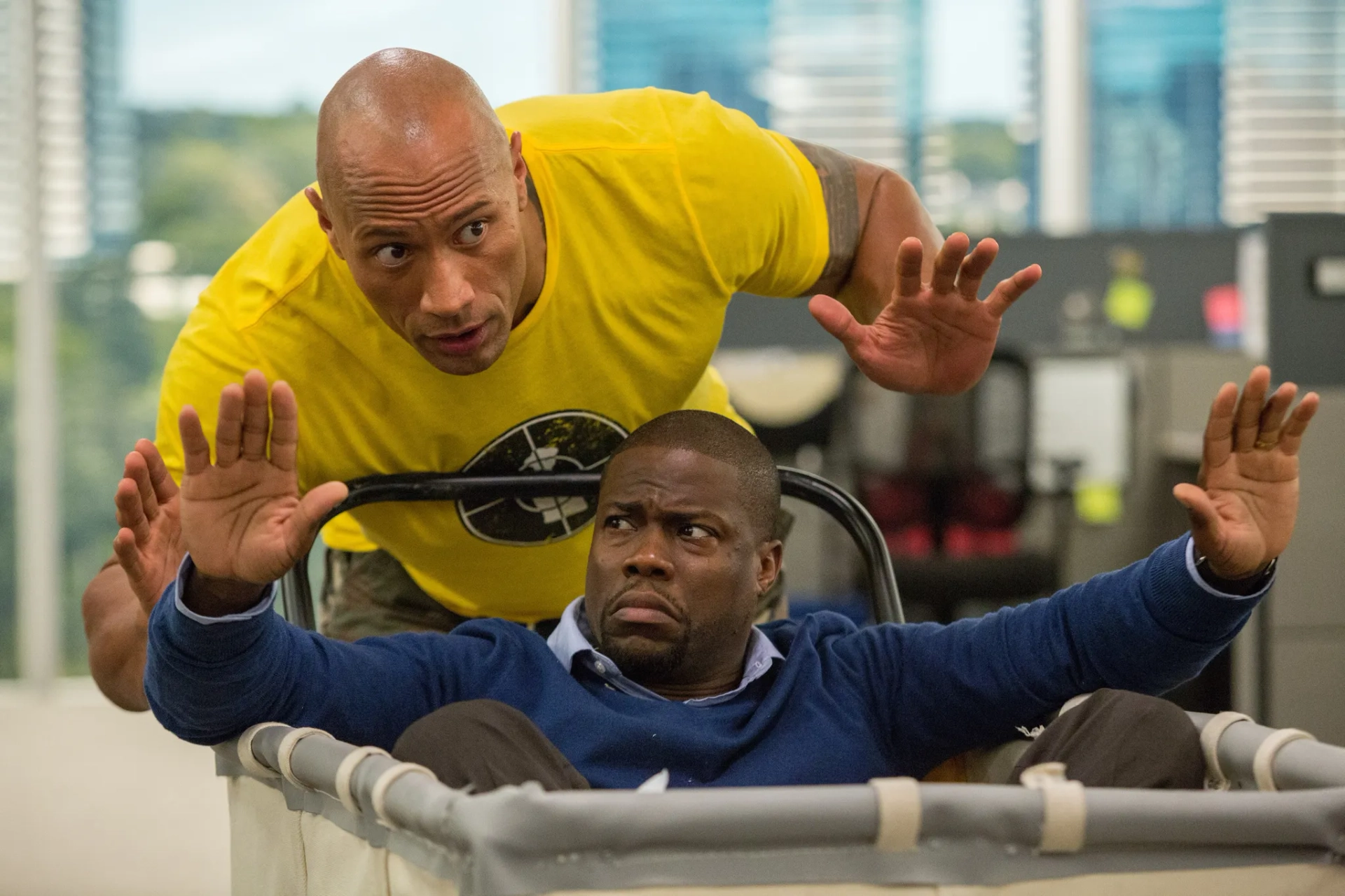 Kevin Hart and Dwayne Johnson in Central Intelligence (2016)