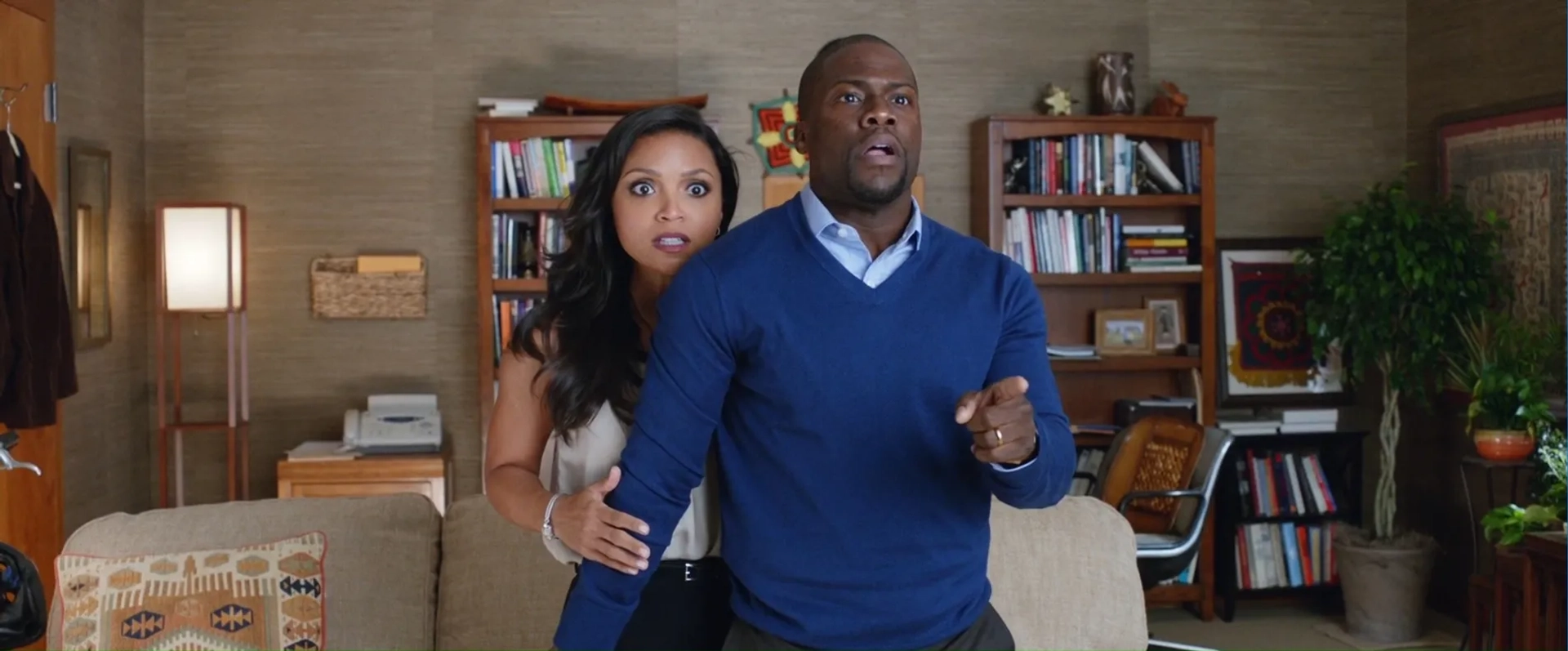 Kevin Hart and Danielle Nicolet in Central Intelligence (2016)