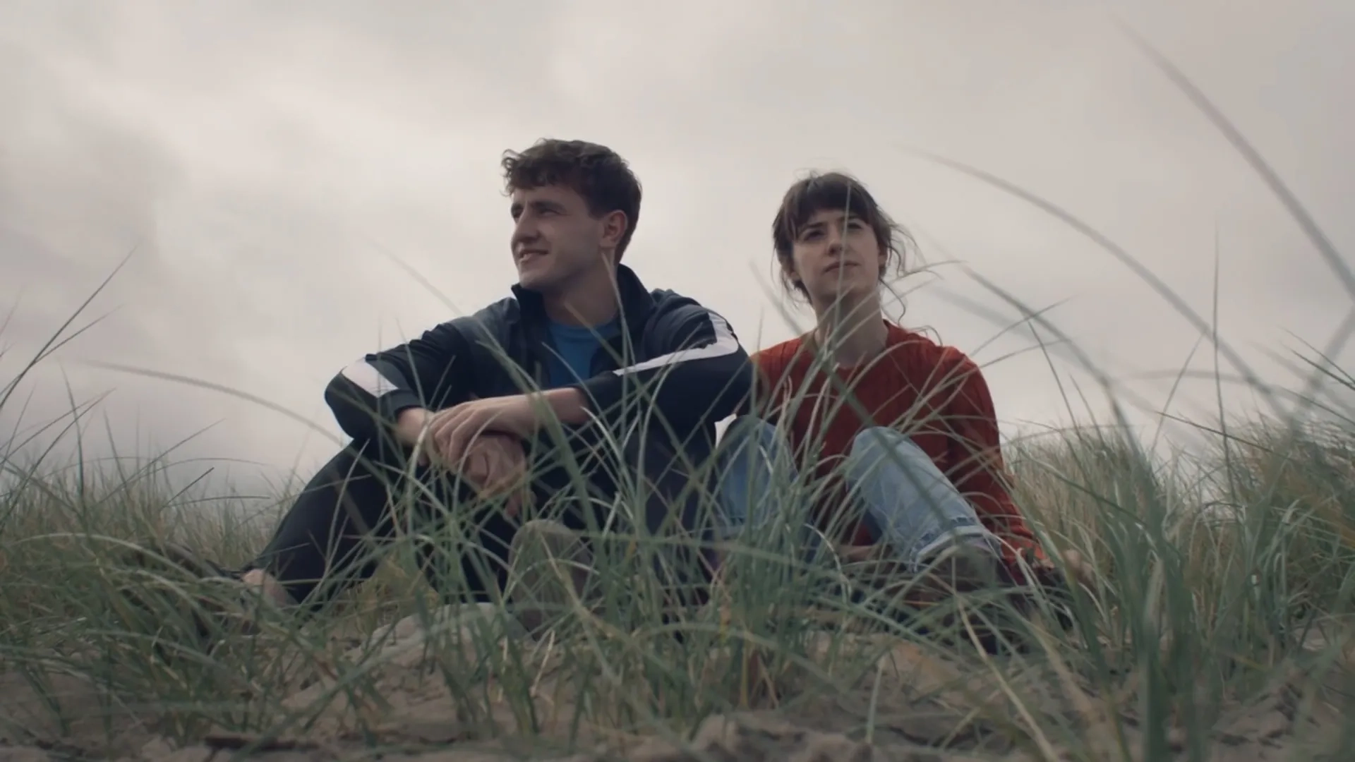Daisy Edgar-Jones and Paul Mescal in Normal People: Episode #1.2 (2020)