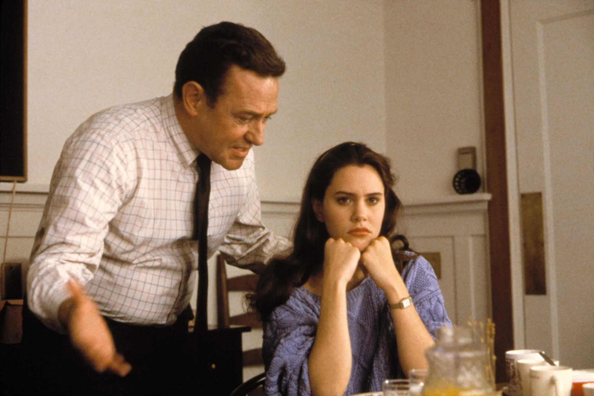 John Mahoney and Ione Skye in Say Anything (1989)