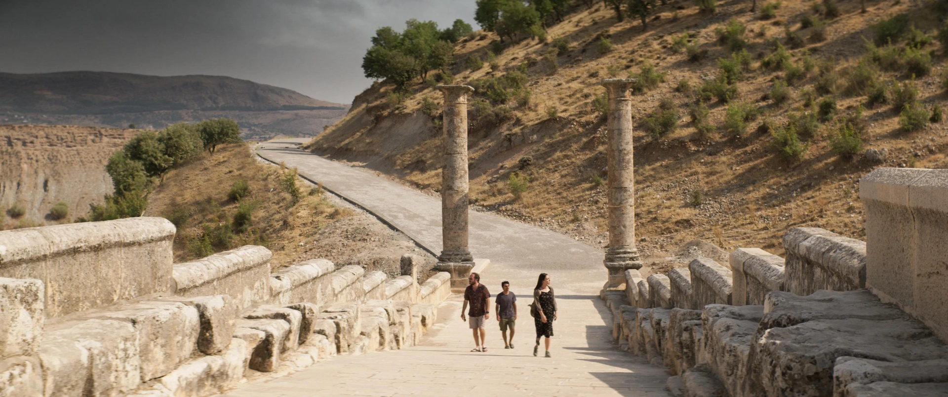 Deniz Celiloglu, Merve Dizdar, and Musab Ekici in About Dry Grasses (2023)