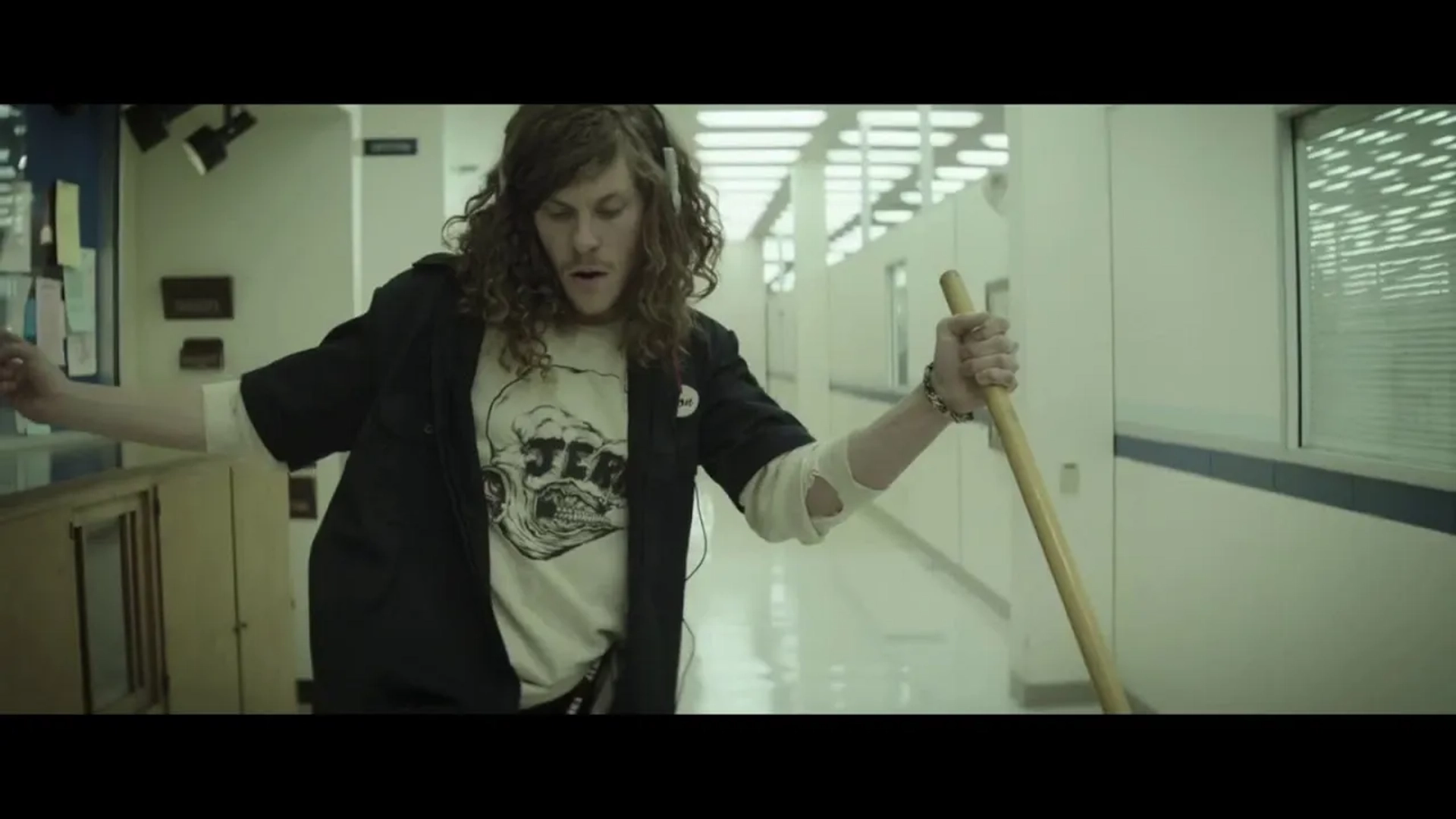 Blake Anderson in Scouts Guide to the Zombie Apocalypse (2015)