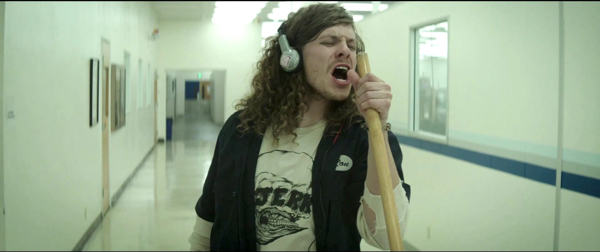 Blake Anderson in Scouts Guide to the Zombie Apocalypse (2015)