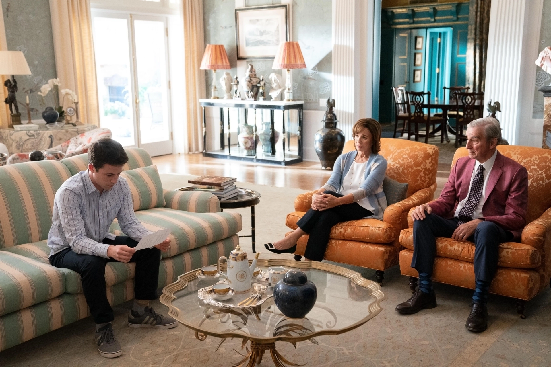 Anne Archer, Sam Waterston, and Dylan Minnette in The Dropout (2022)