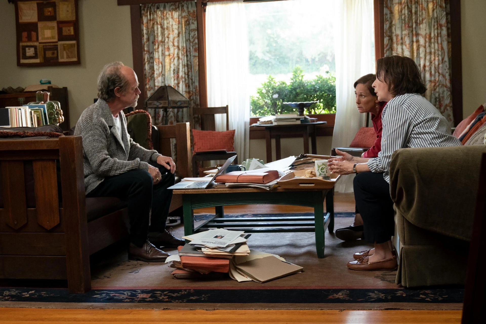 William H. Macy, Kate Burton, and Laurie Metcalf in The Dropout (2022)