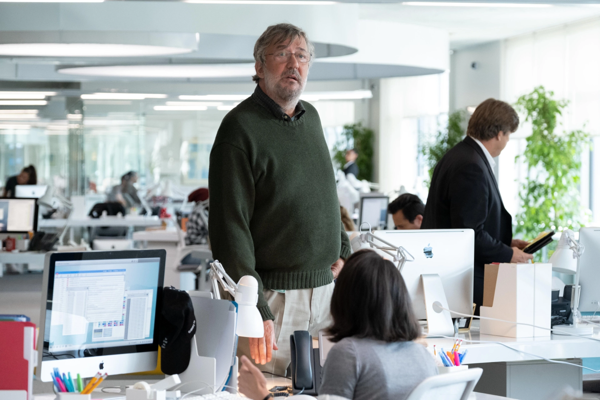 Stephen Fry and Syra McCarthy in The Dropout (2022)