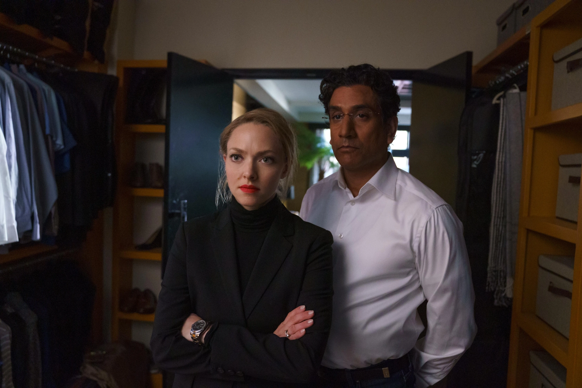 Naveen Andrews and Amanda Seyfried in The Dropout (2022)