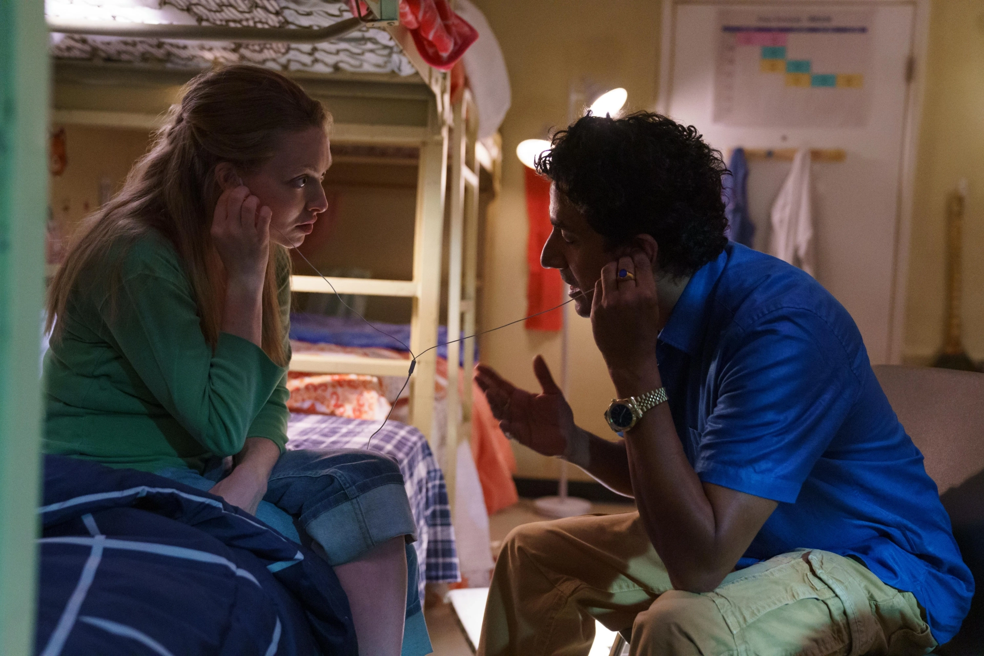 Naveen Andrews and Amanda Seyfried in The Dropout (2022)