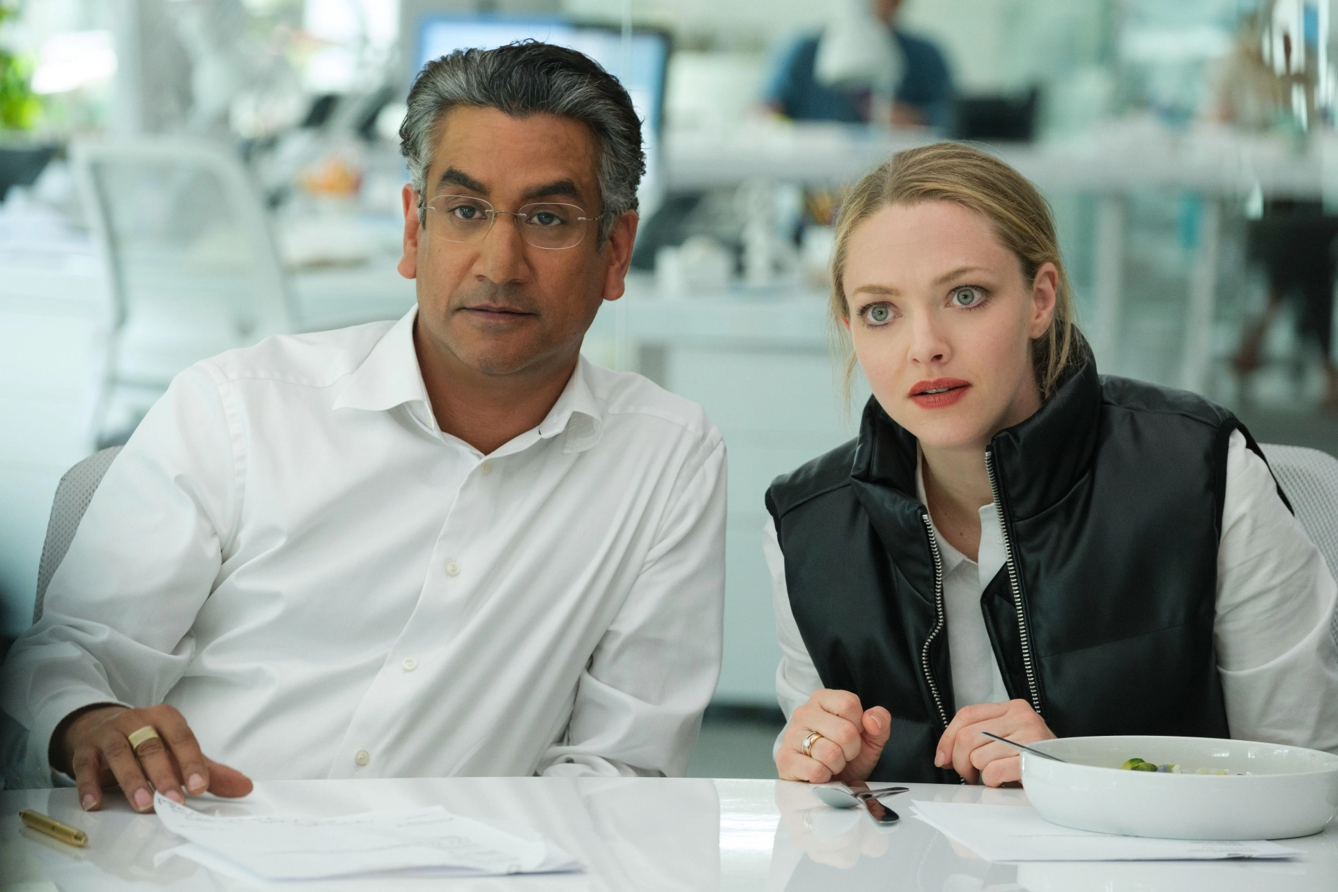 Naveen Andrews and Amanda Seyfried in The Dropout (2022)