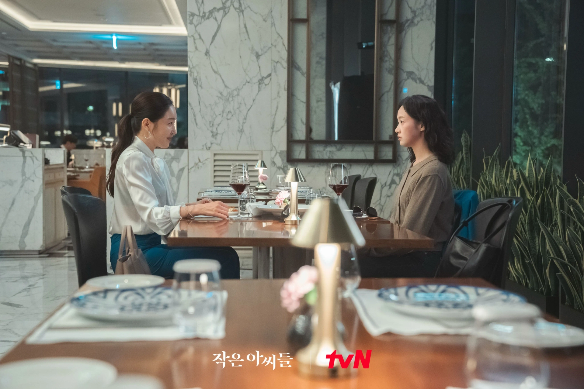 Uhm Ji-won and Kim Go-eun in Little Women (2022)