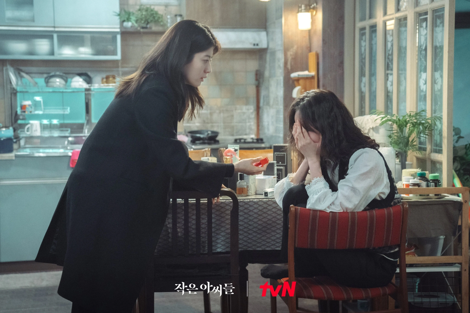 Nam Ji-hyun and Kim Go-eun in Little Women (2022)