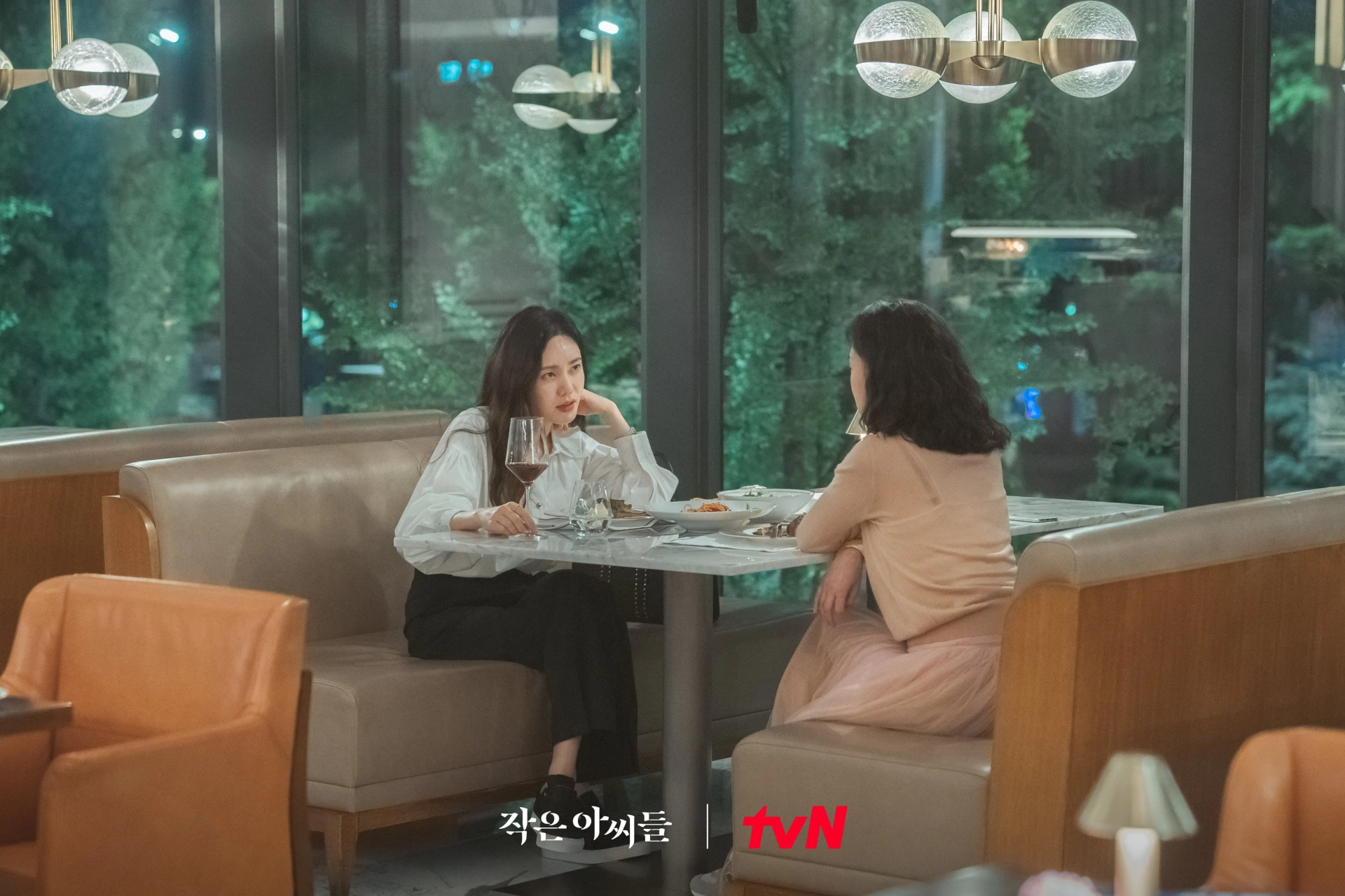 Chu Ja-hyeon and Kim Go-eun in Little Women (2022)