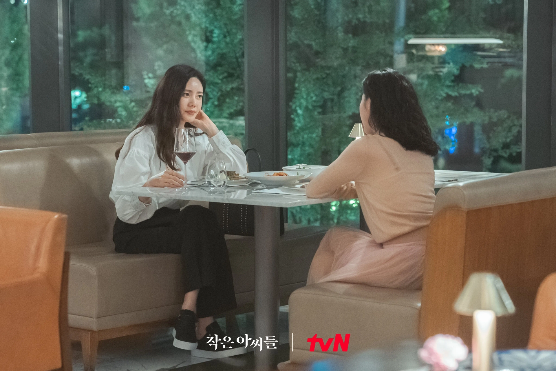 Chu Ja-hyeon and Kim Go-eun in Little Women (2022)