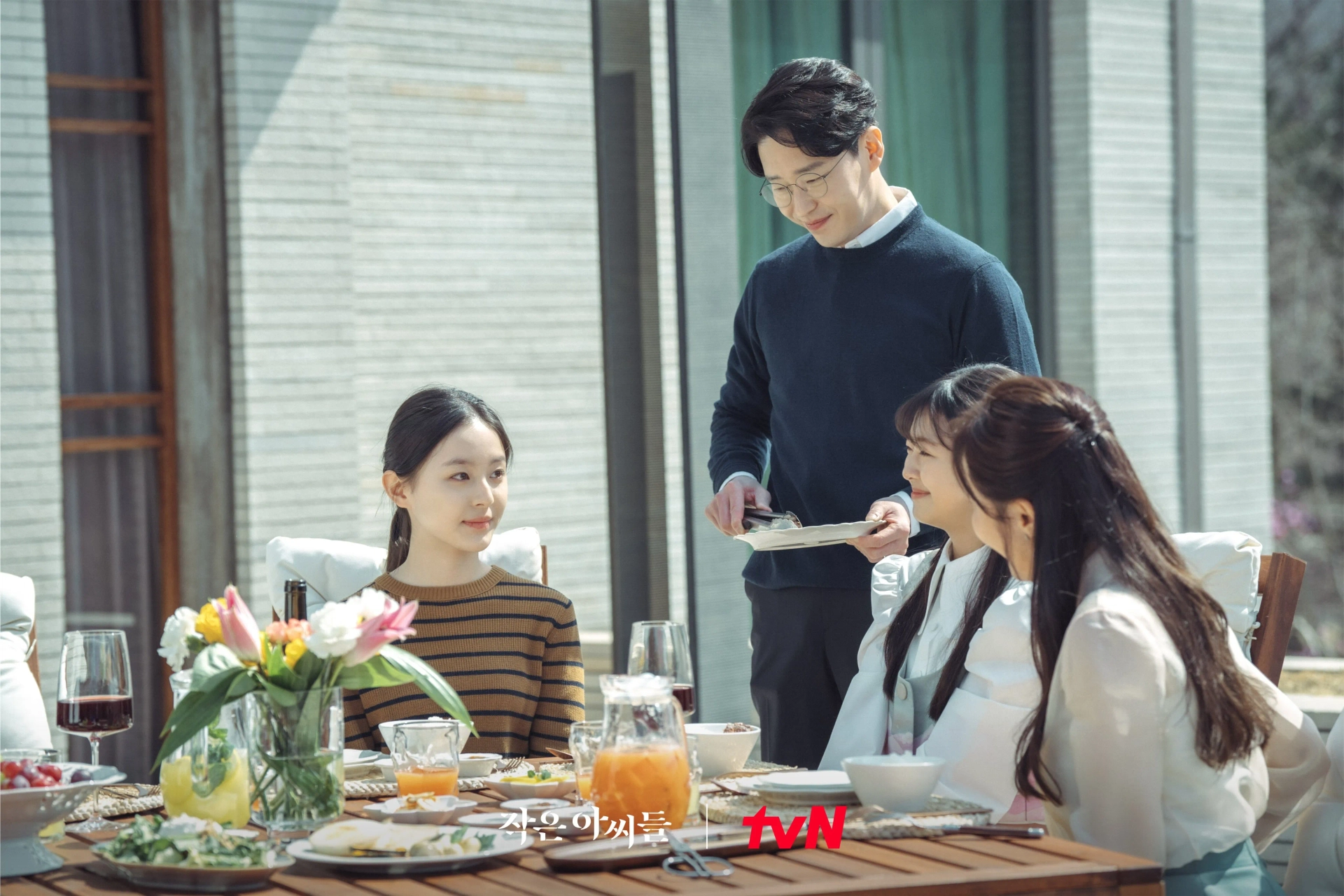 Park Ji-hu, Jeon Chae-eun, and Uhm Ki-joon in Little Women (2022)