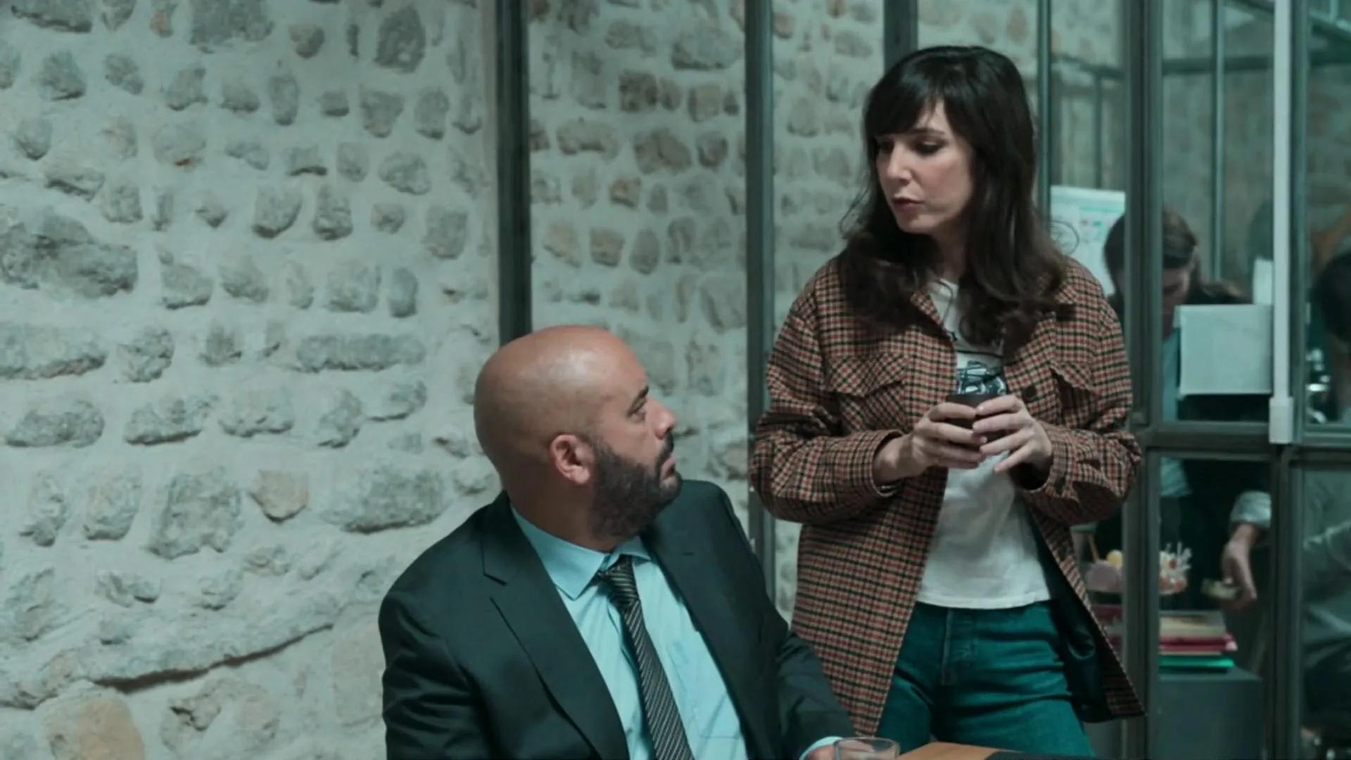 Jérôme Commandeur and Nora Hamzawi in Irma Vep (2022)