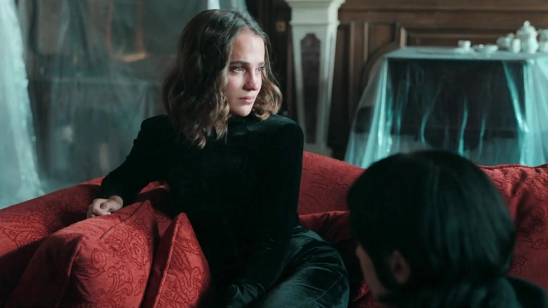 Alicia Vikander and Devon Ross in Irma Vep (2022)