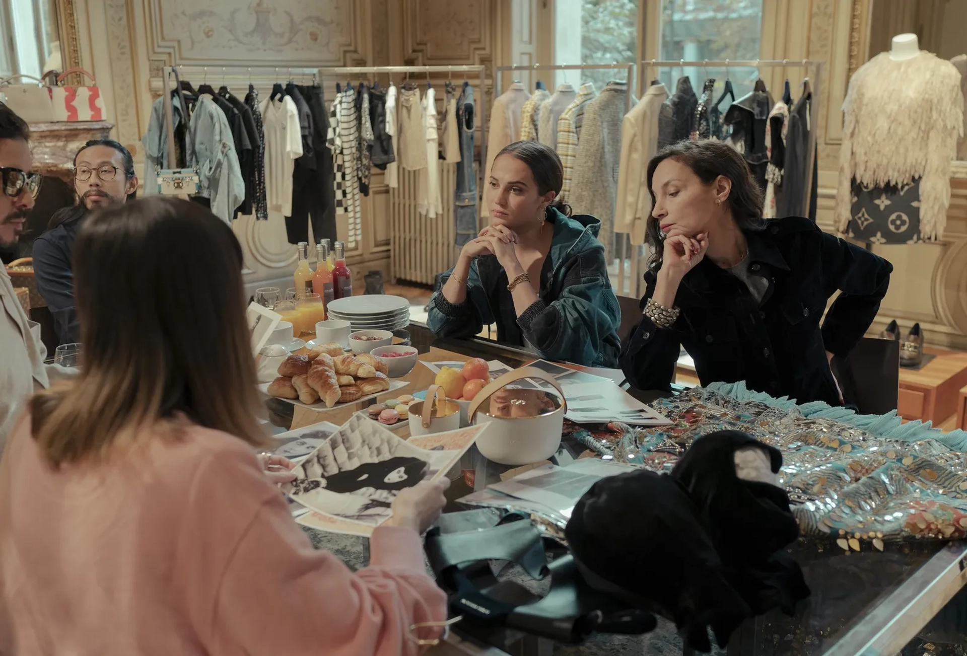 Jeanne Balibar and Alicia Vikander in Irma Vep (2022)