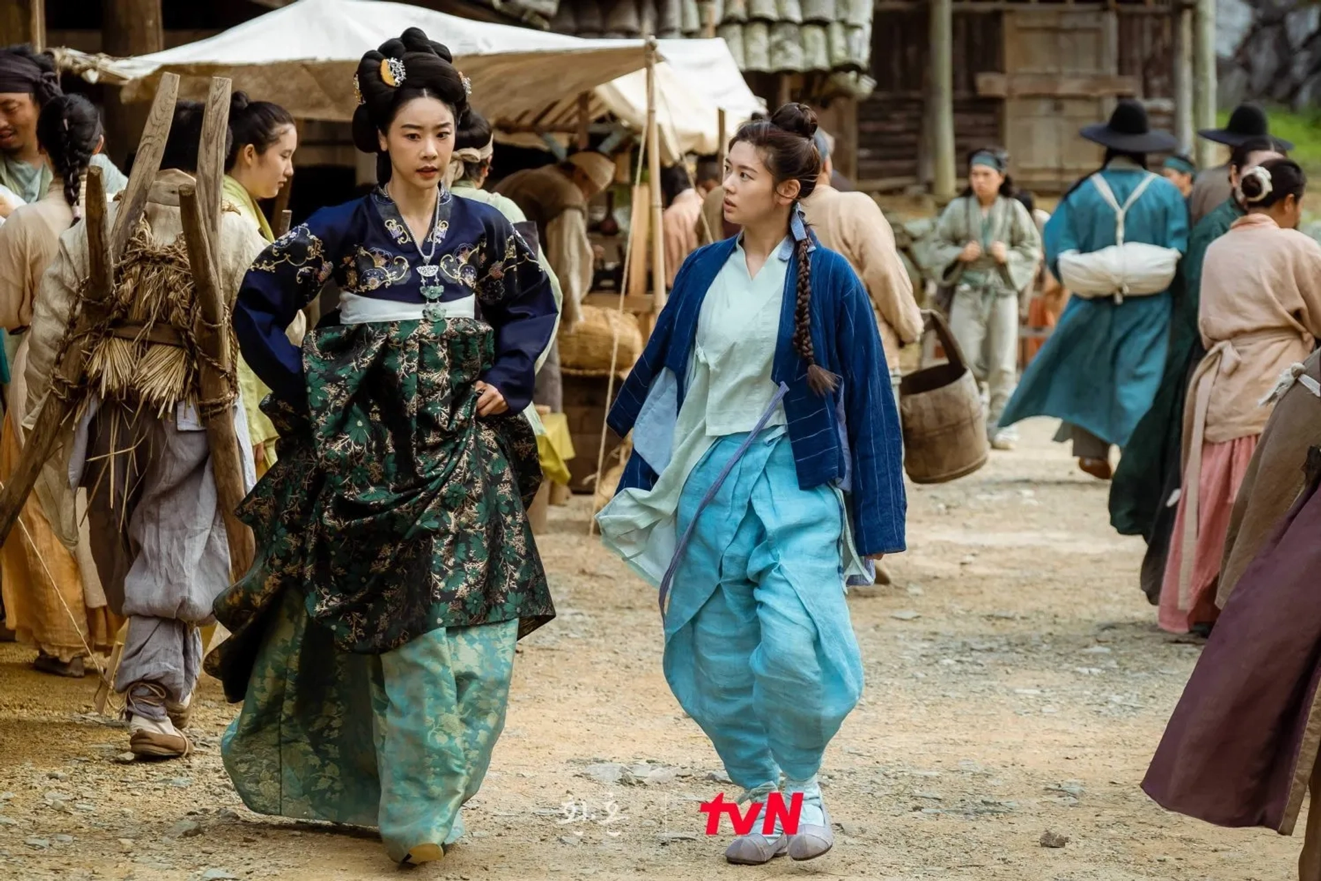 Jung So-Min and Park So-jin in Alchemy of Souls (2022)