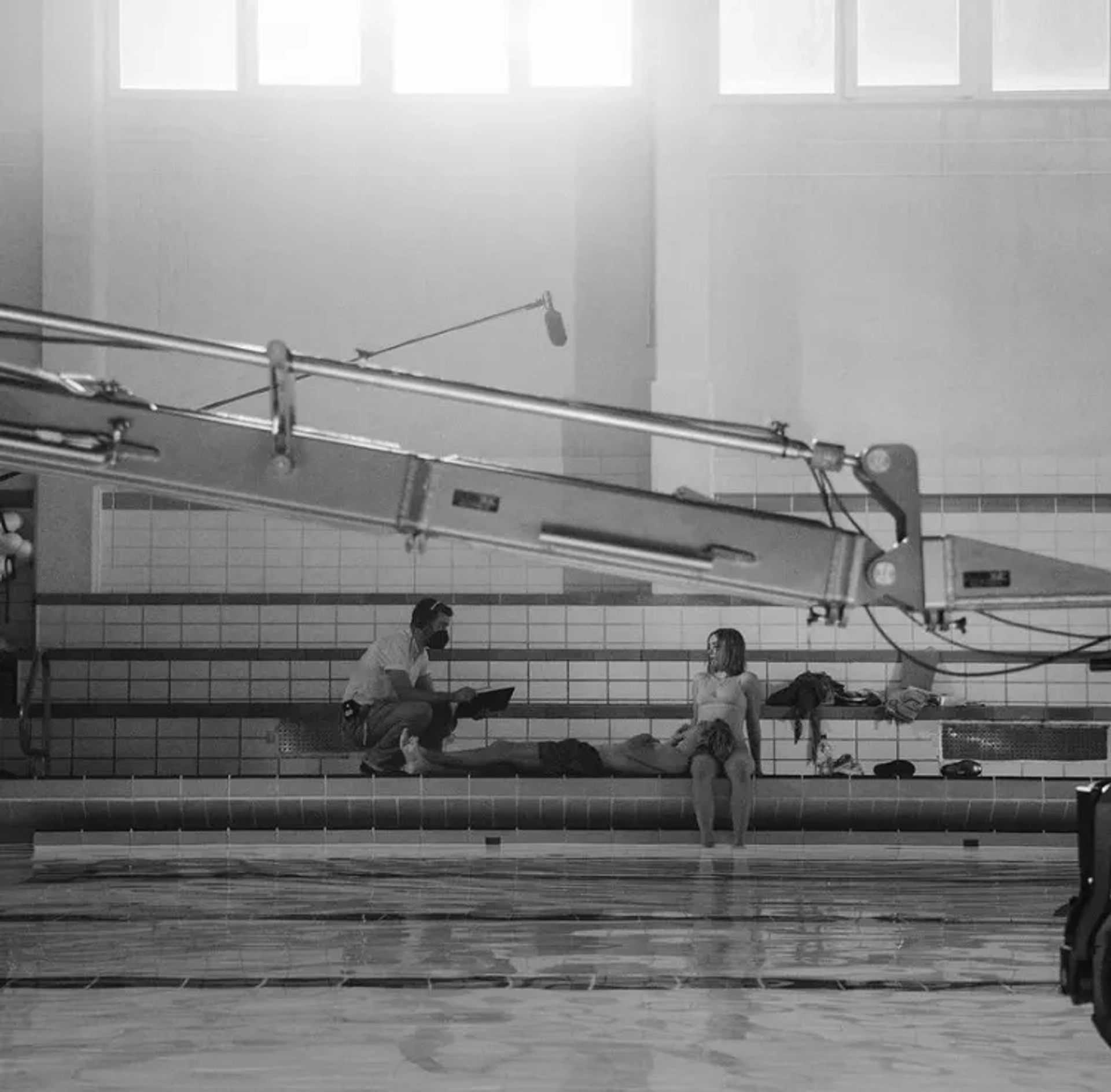 Clara Galle and Guillermo Lasheras in Through My Window (2022)