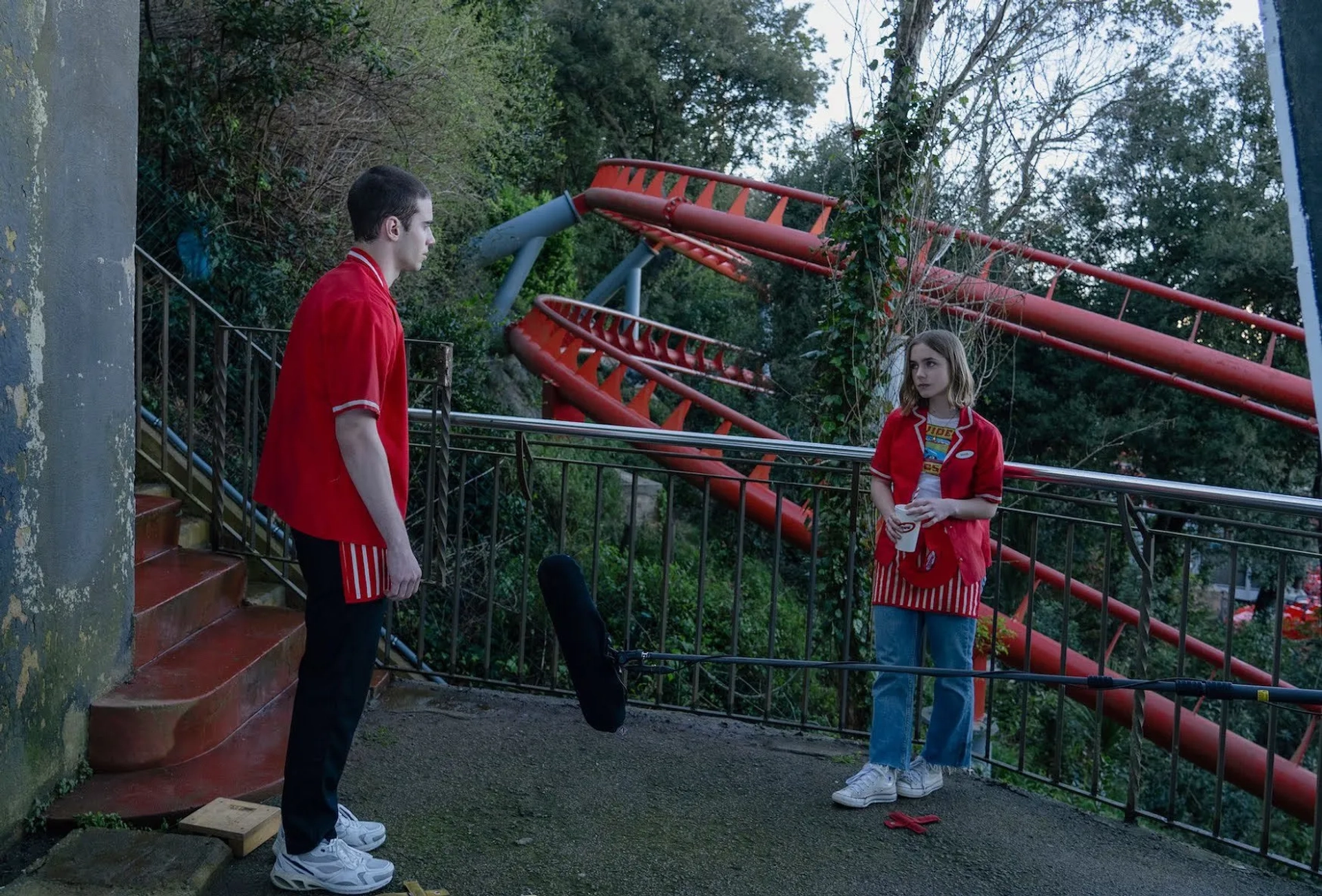 Julio Peña and Clara Galle in Through My Window (2022)