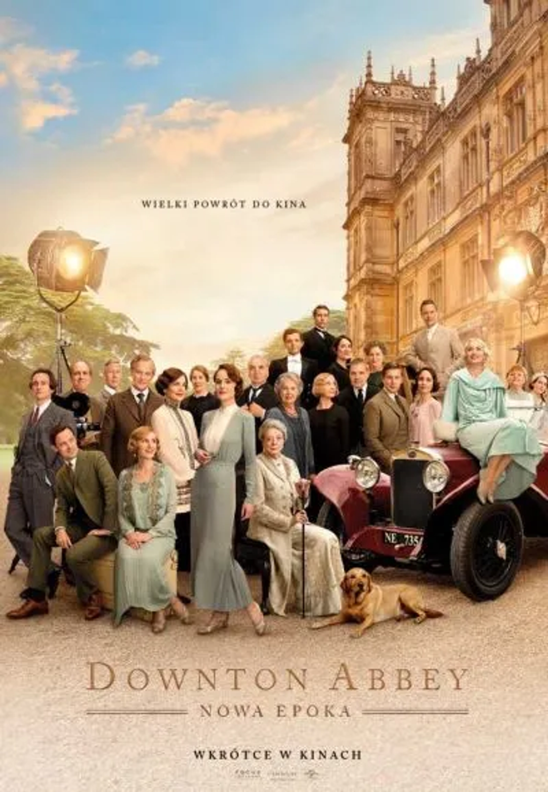 Elizabeth McGovern, Maggie Smith, Imelda Staunton, Hugh Bonneville, Jim Carter, Brendan Coyle, Hugh Dancy, Kevin Doyle, Joanne Froggatt, Phyllis Logan, Lesley Nicol, Douglas Reith, Dominic West, Penelope Wilton, Allen Leech, Robert James-Collier, Michelle Dockery, Harry Hadden-Paton, Laura Haddock, Sophie McShera, Tuppence Middleton, Laura Carmichael, and Michael Fox in Downton Abbey: A New Era (2022)