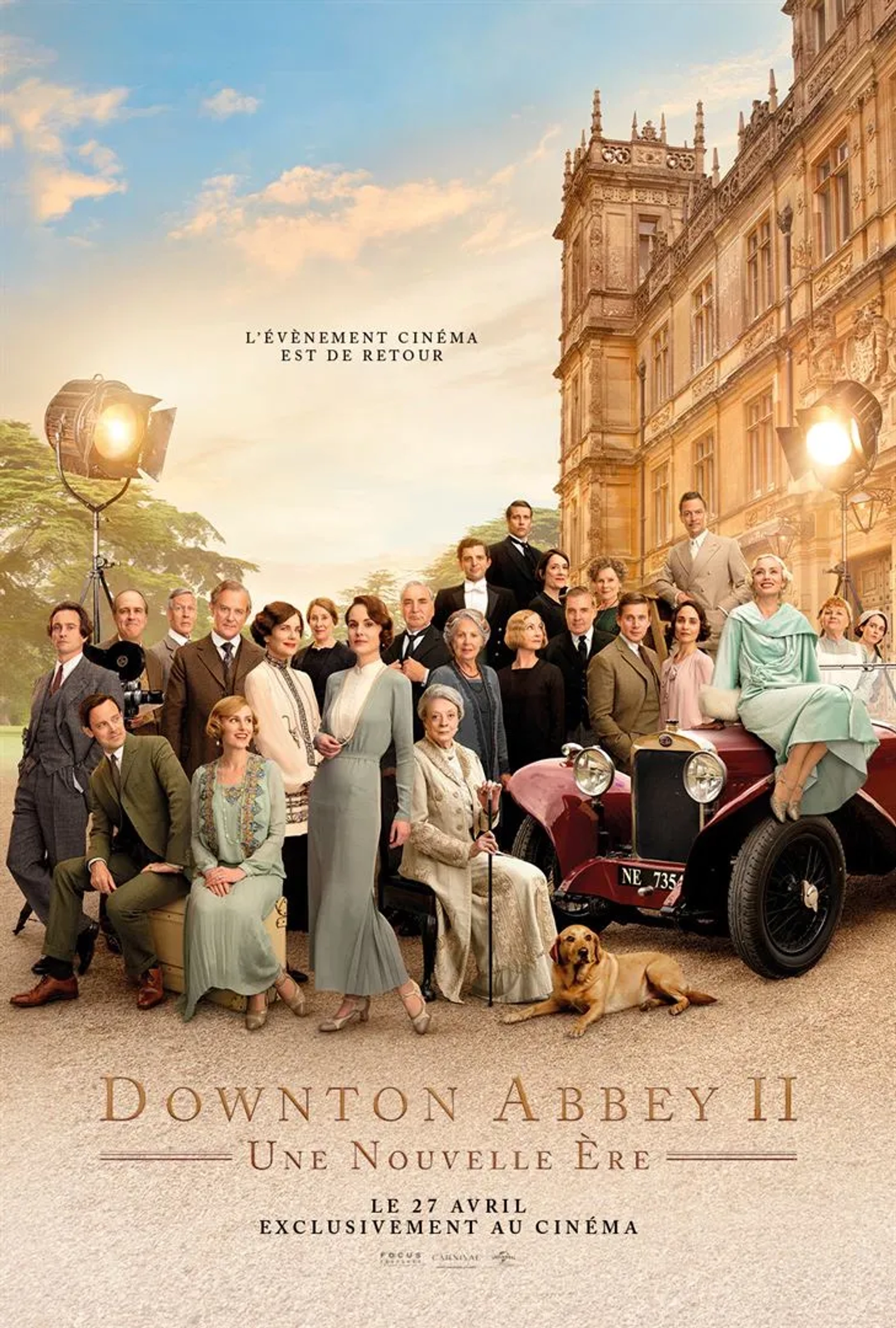 Elizabeth McGovern, Maggie Smith, Imelda Staunton, Hugh Bonneville, Jim Carter, Raquel Cassidy, Brendan Coyle, Hugh Dancy, Kevin Doyle, Joanne Froggatt, Phyllis Logan, Lesley Nicol, Douglas Reith, Dominic West, Penelope Wilton, Allen Leech, Robert James-Collier, Michelle Dockery, Harry Hadden-Paton, Laura Haddock, Sophie McShera, Tuppence Middleton, Laura Carmichael, and Michael Fox in Downton Abbey: A New Era (2022)