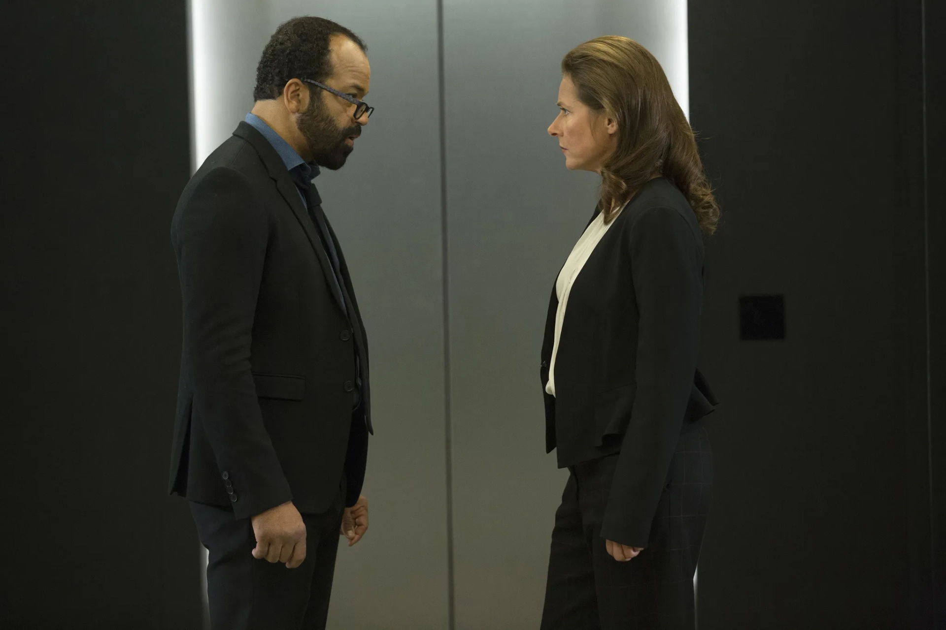 Sidse Babett Knudsen and Jeffrey Wright in Westworld (2016)