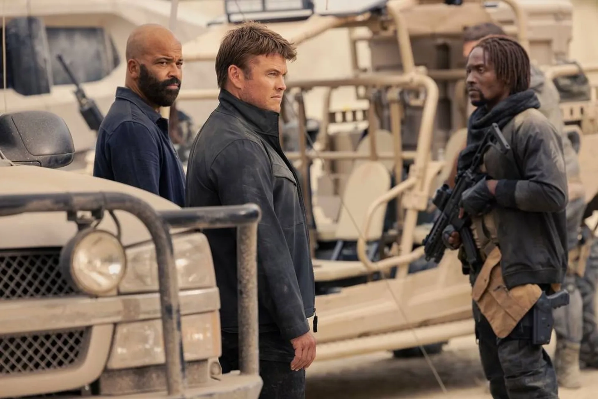 Jeffrey Wright and Luke Hemsworth in Westworld (2016)