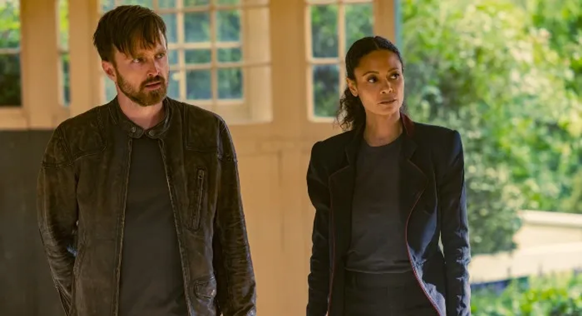 Thandiwe Newton and Aaron Paul in Westworld (2016)