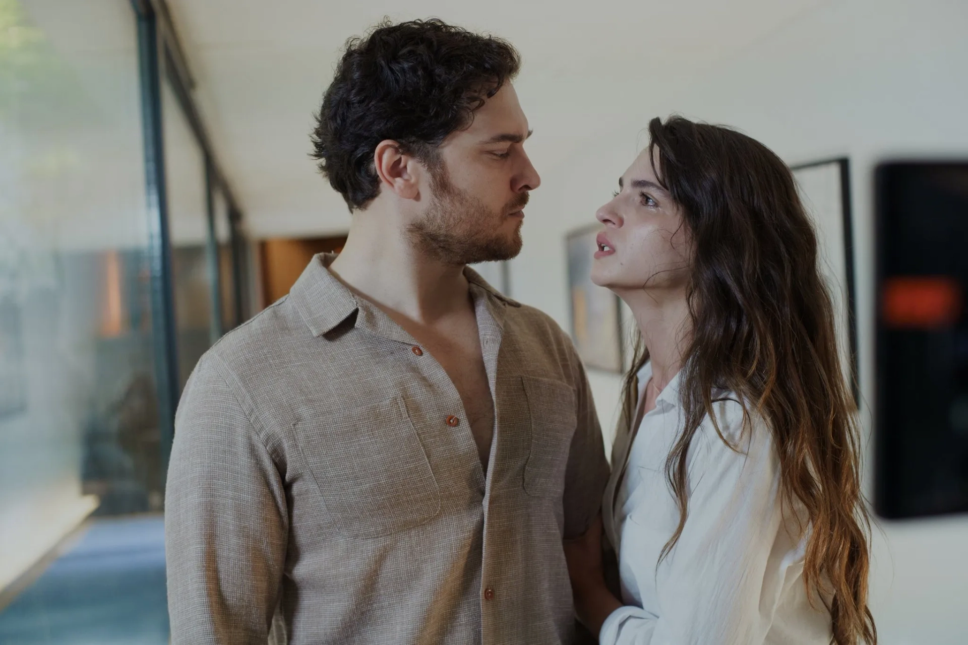 Sifanur Gül and Çagatay Ulusoy in The Tailor (2023)