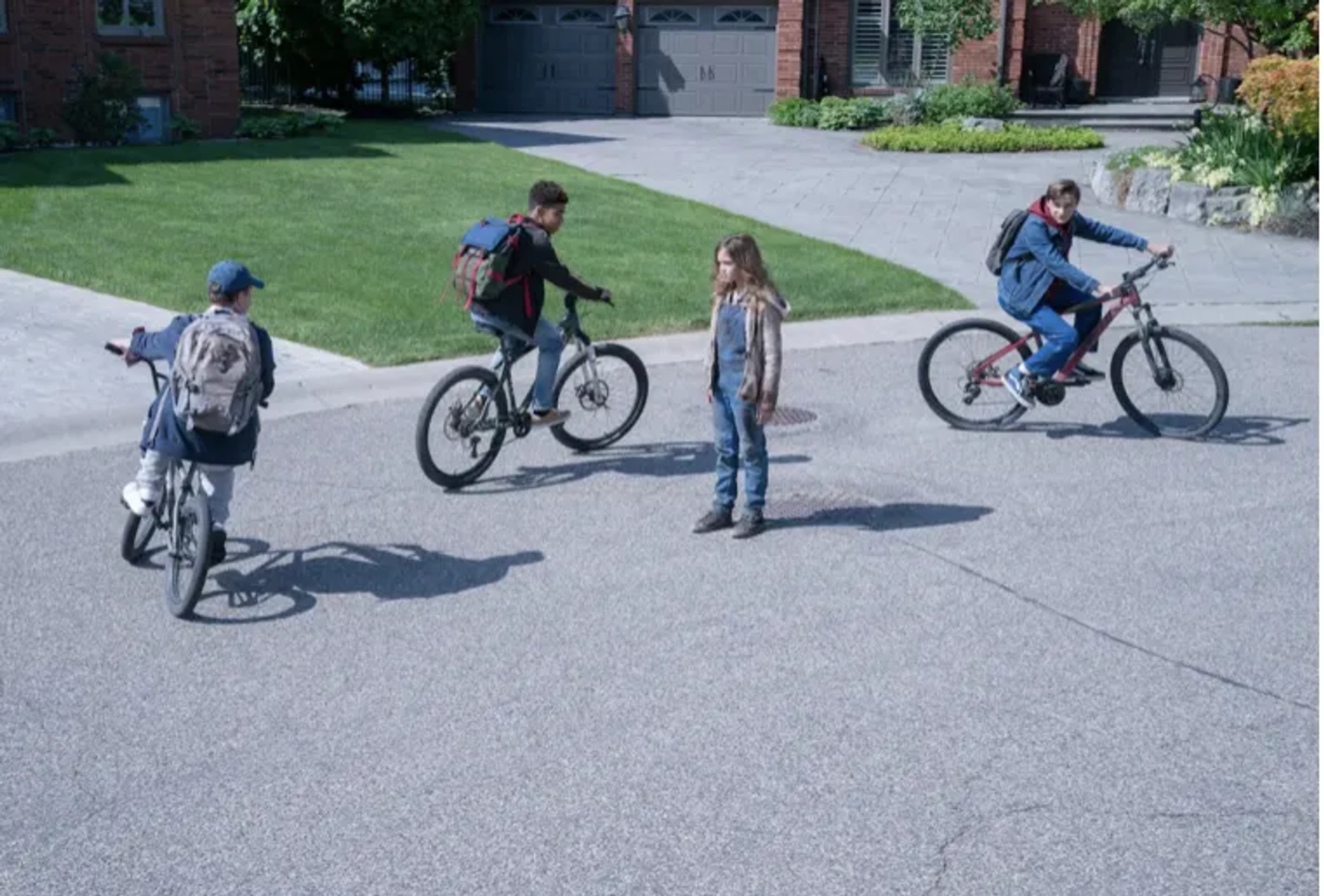 Still of Isaac Murray, Ryan Kiera Armstrong, Nicholas Vilord and Hunter Smalley in Firestarter.