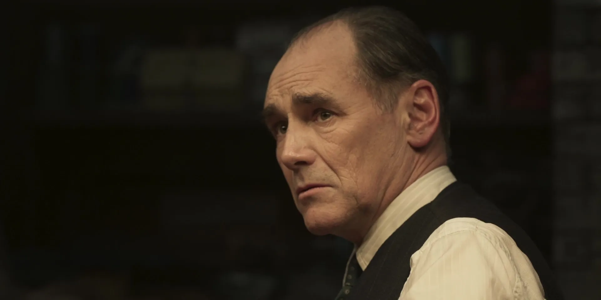 Mark Rylance in The Outfit (2022)