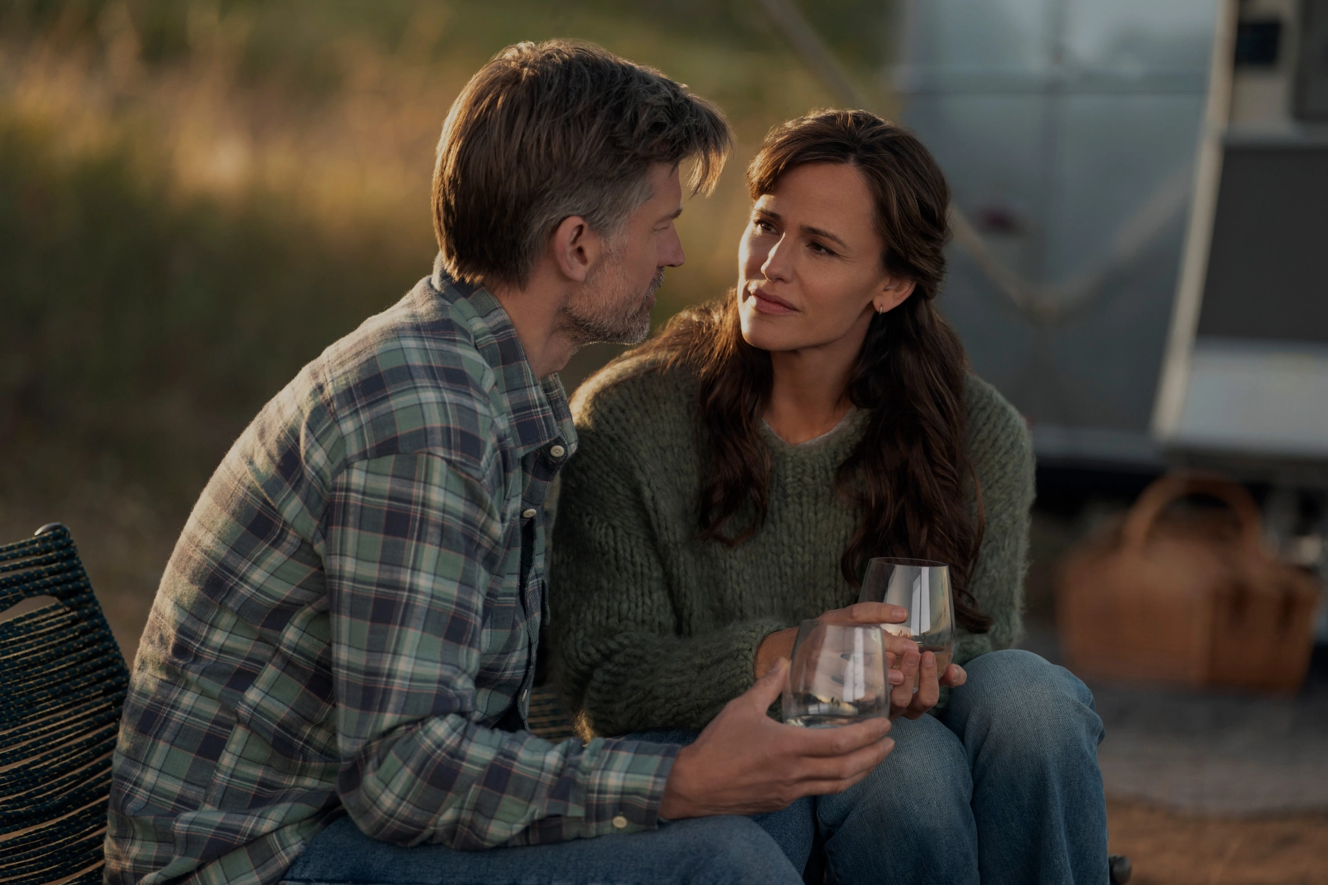 Jennifer Garner and Nikolaj Coster-Waldau in The Last Thing He Told Me (2023)