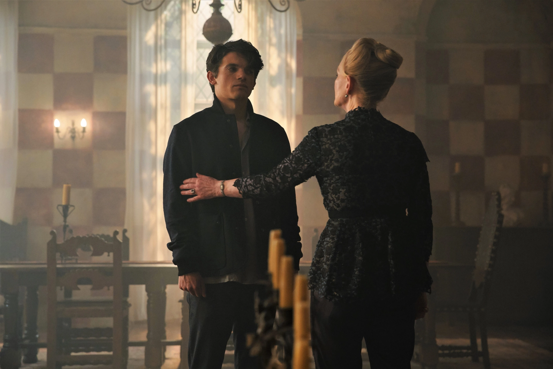 Lindsay Duncan and Edward Bluemel in A Discovery of Witches: Episode #2.4 (2021)