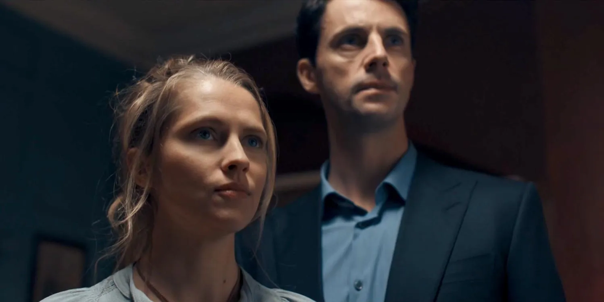 Matthew Goode and Teresa Palmer in A Discovery of Witches (2018)