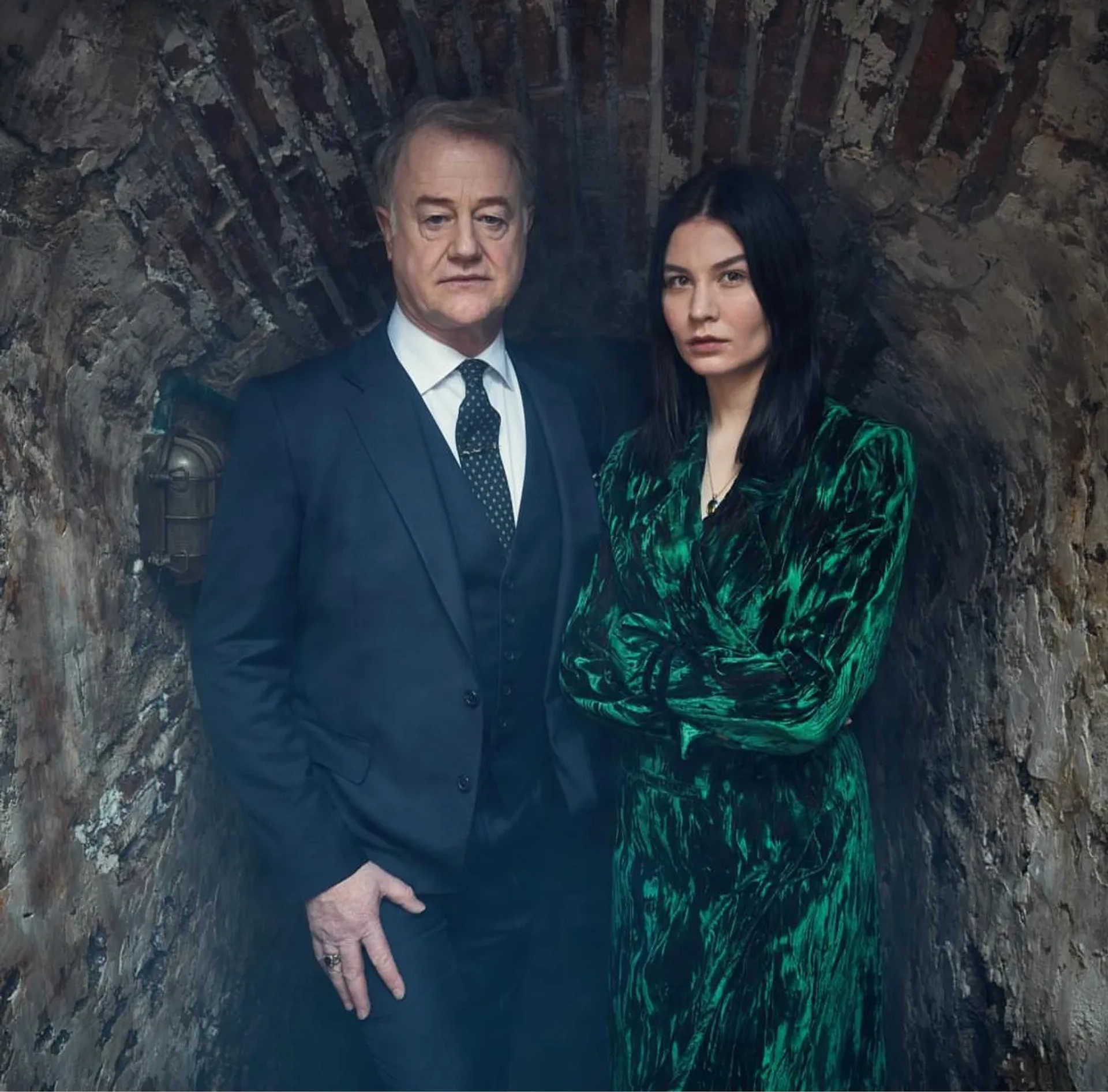 Owen Teale and Malin Buska in A Discovery of Witches (2018)