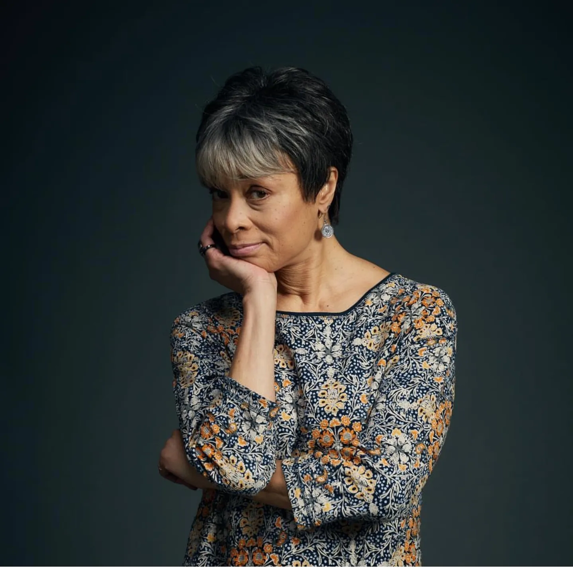 Valarie Pettiford in A Discovery of Witches (2018)