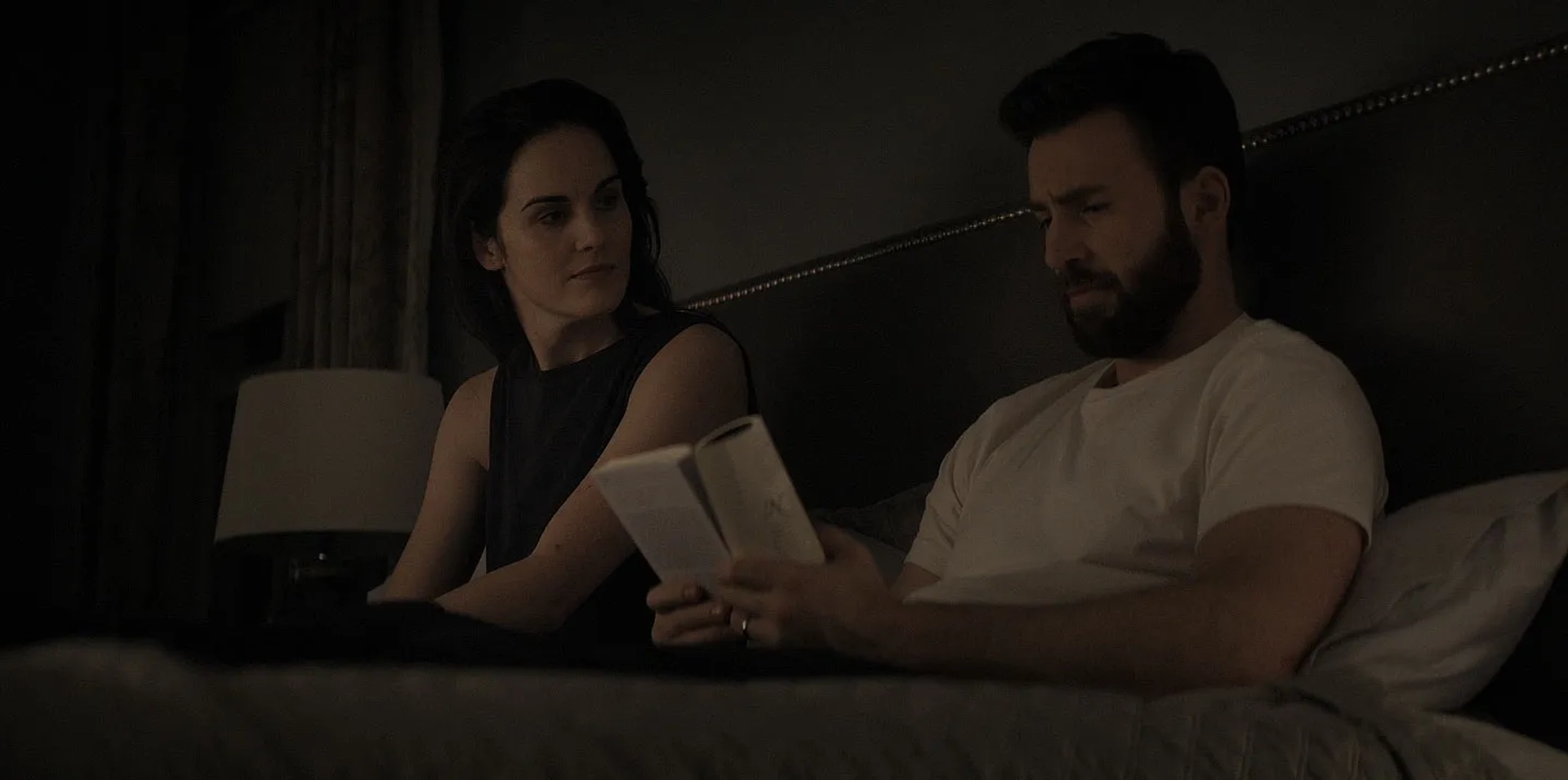 Chris Evans and Michelle Dockery in Defending Jacob (2020)