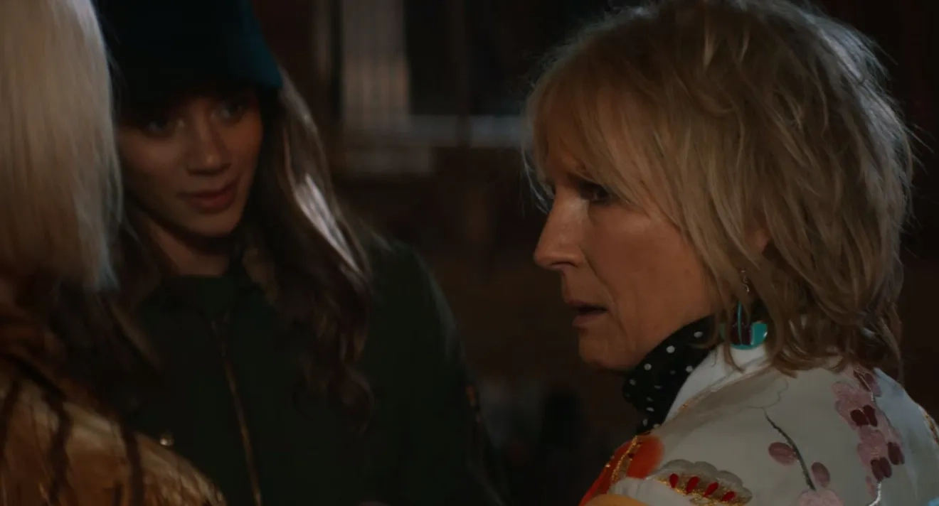 Jennifer Saunders and Hannah John-Kamen in The Stranger: Episode #1.2 (2020)