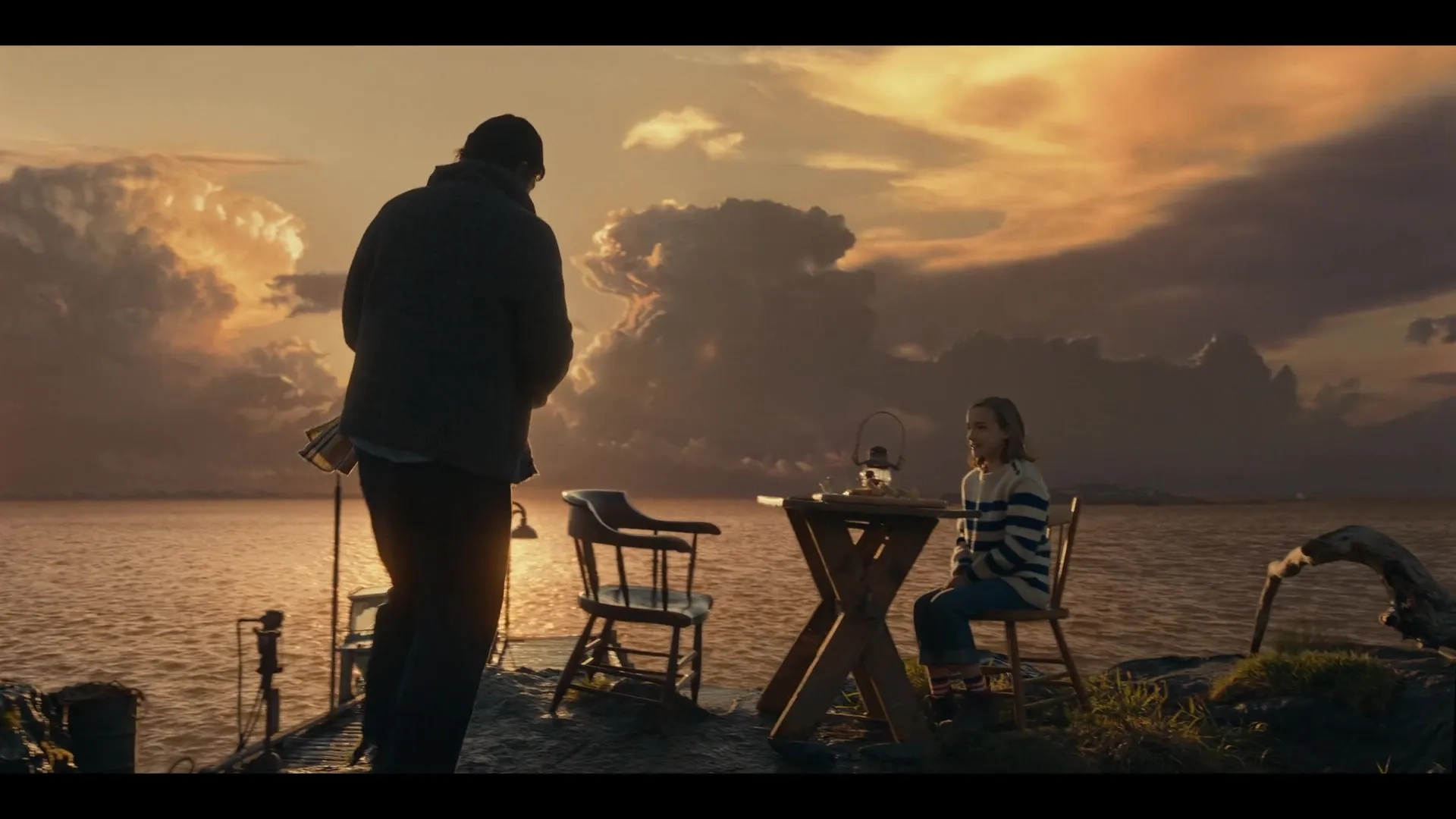 Kyle Chandler and Marlow Barkley in Slumberland (2022)