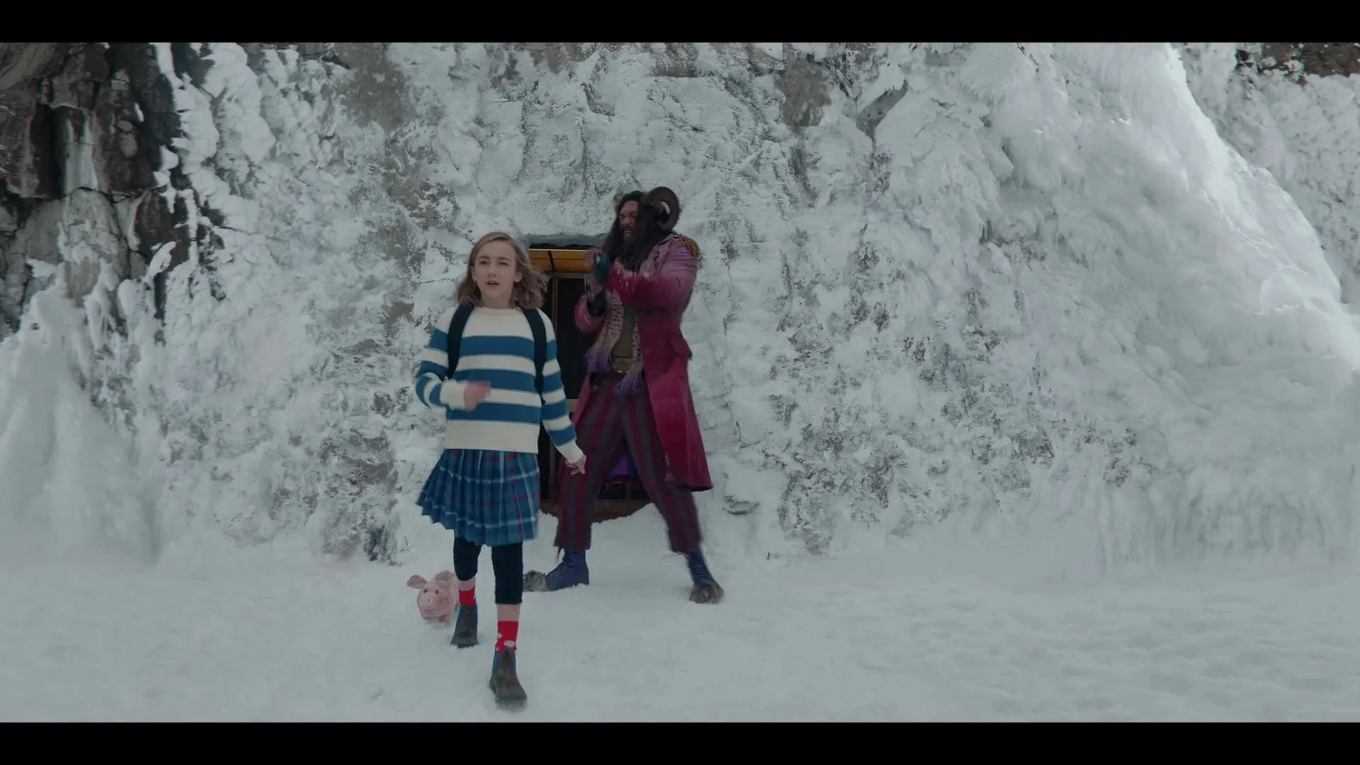 Jason Momoa and Marlow Barkley in Slumberland (2022)