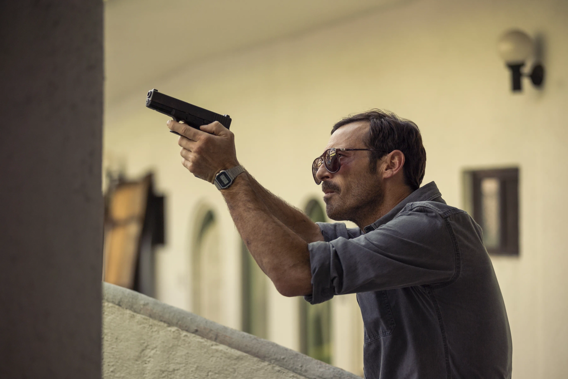 Scoot McNairy in Narcos: Mexico: La Voz (2021)