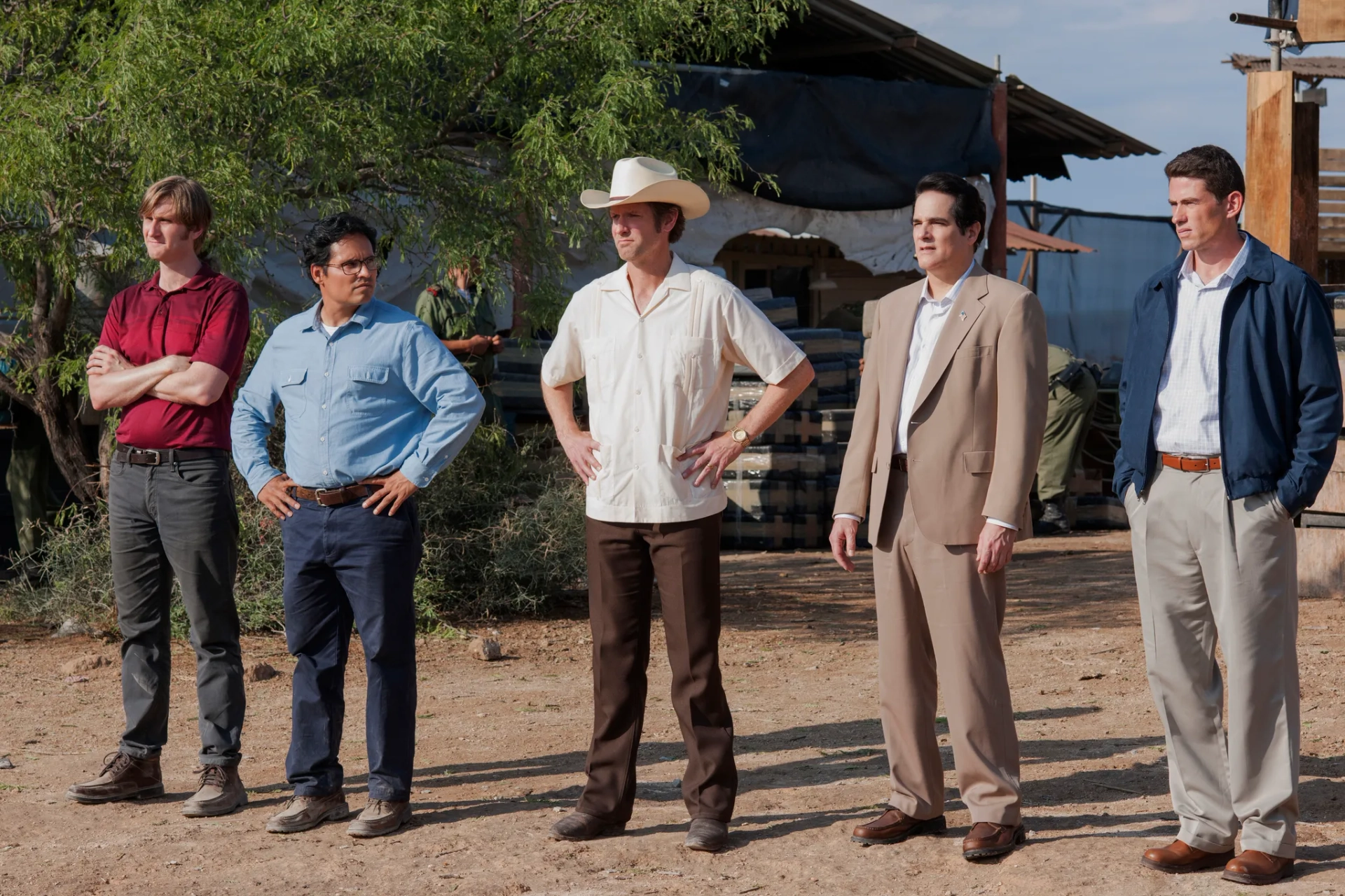 Matt Letscher, Michael Peña, Yul Vazquez, Clark Freeman, and Aaron Staton in Narcos: Mexico: Just Say No (2018)