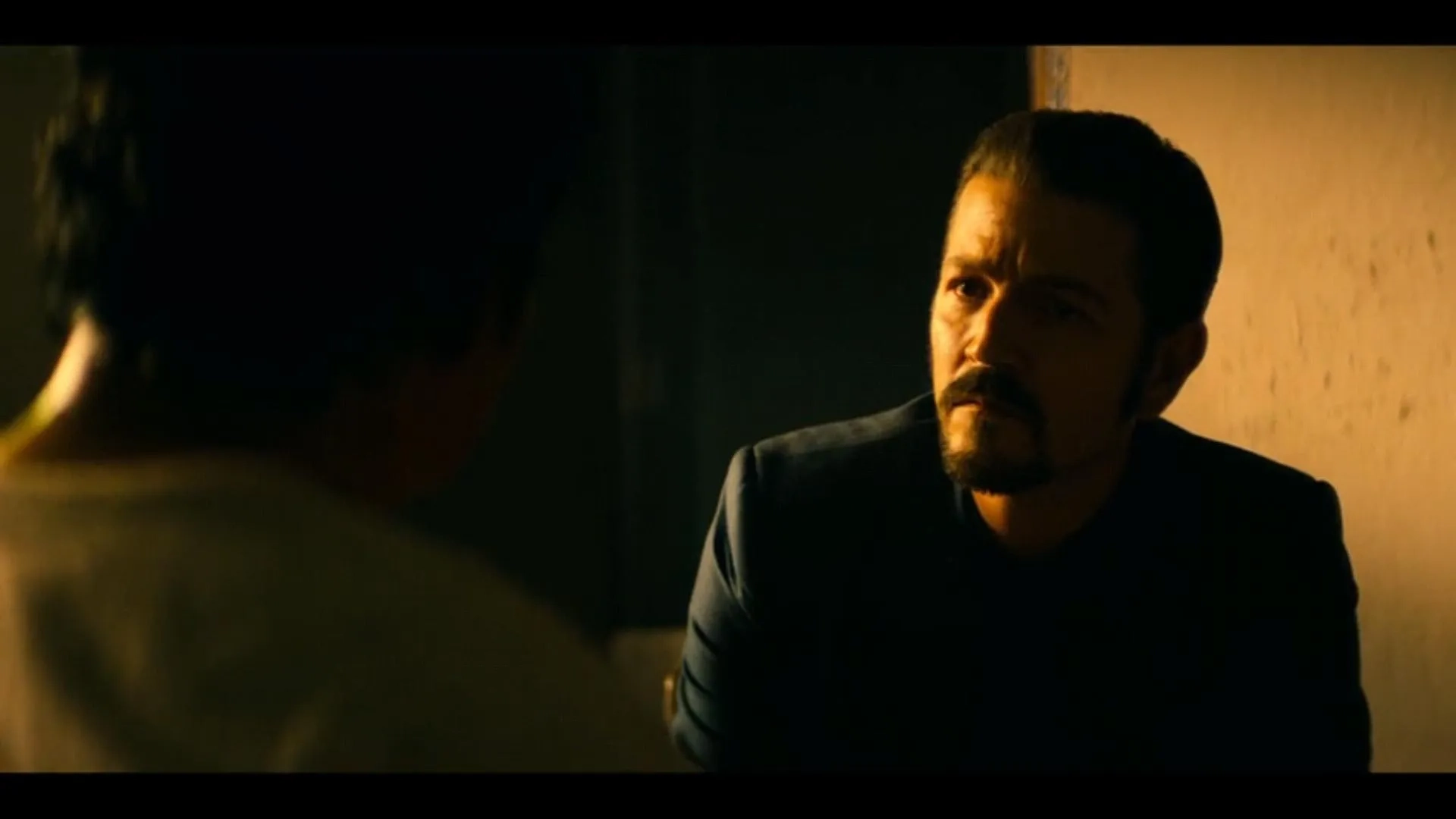 Diego Luna and Michael Peña in Narcos: Mexico: Leyenda (2018)