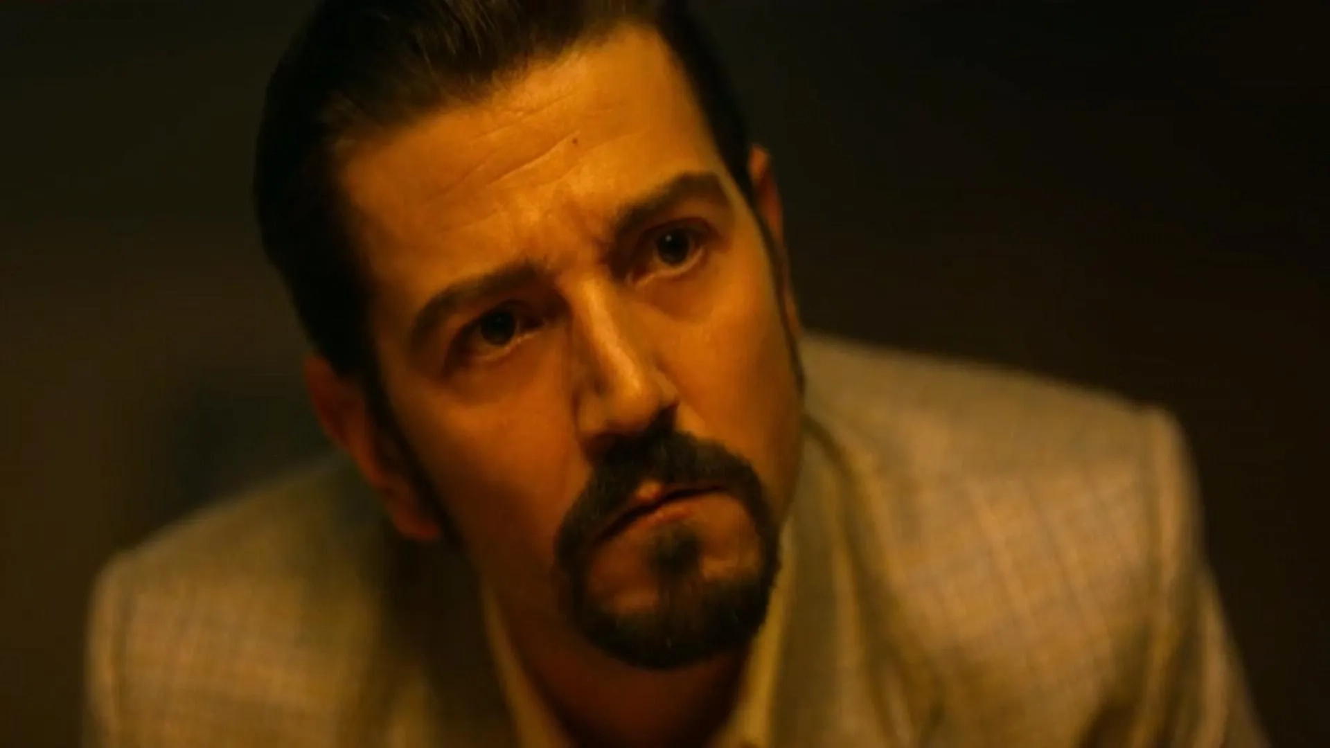 Diego Luna in Narcos: Mexico: Jefe de Jefes (2018)