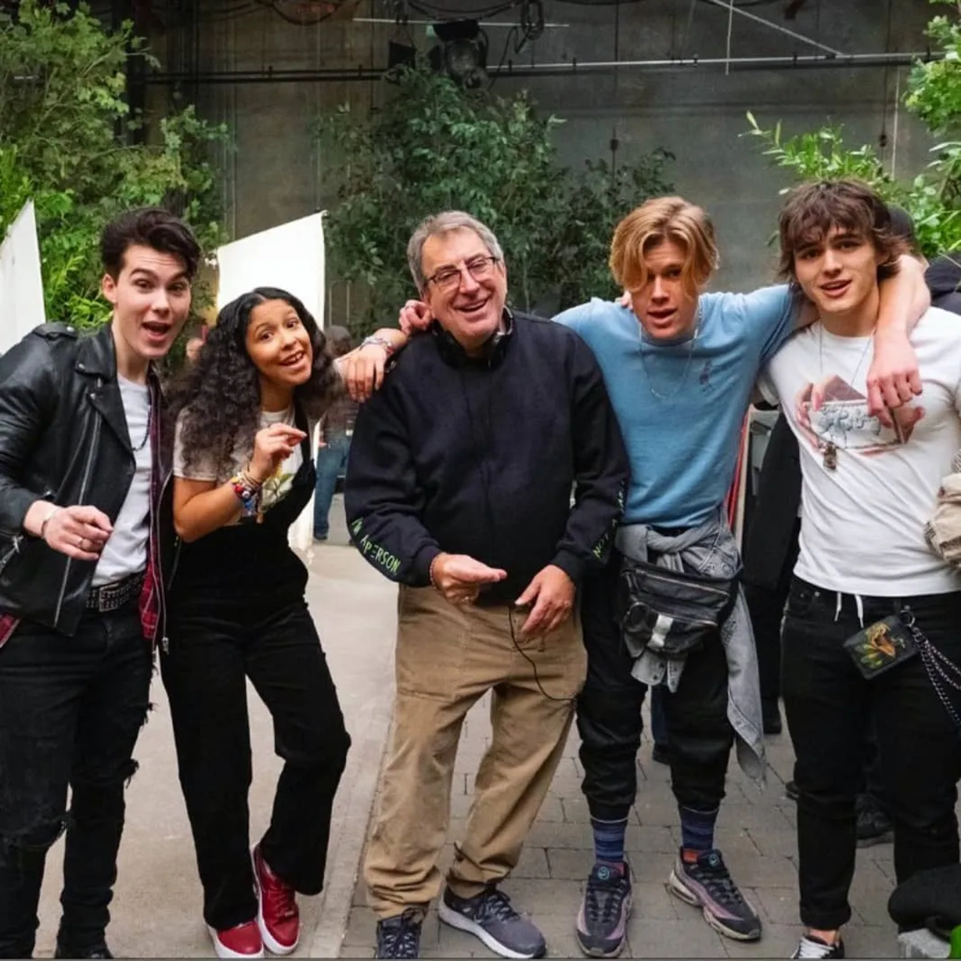 Kenny Ortega, Madison Reyes, Jeremy Shada, Charlie Gillespie, and Owen Patrick Joyner in Julie and the Phantoms (2020)