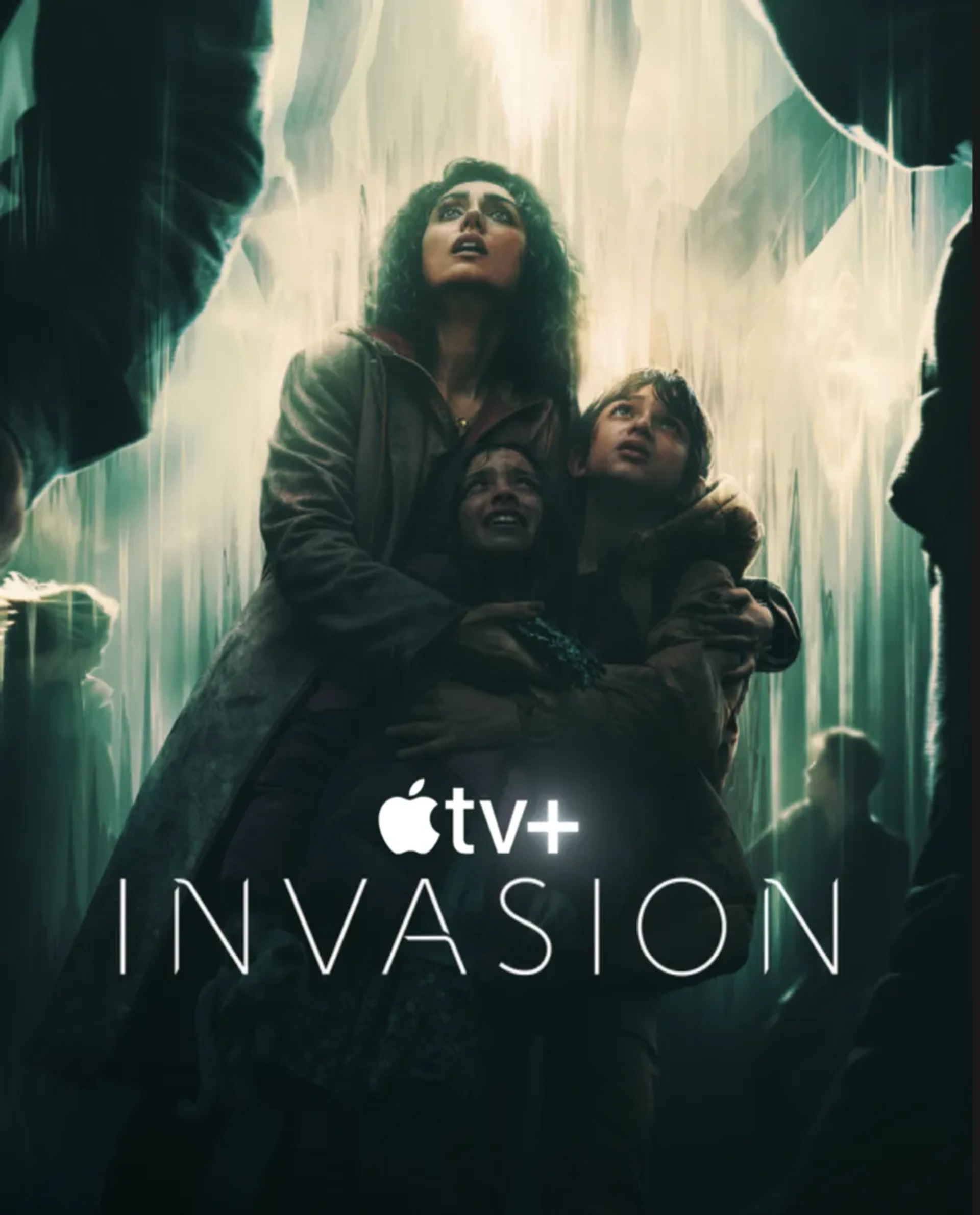 Azhy Robertson, Golshifteh Farahani, and Tara Moayedi in Invasion