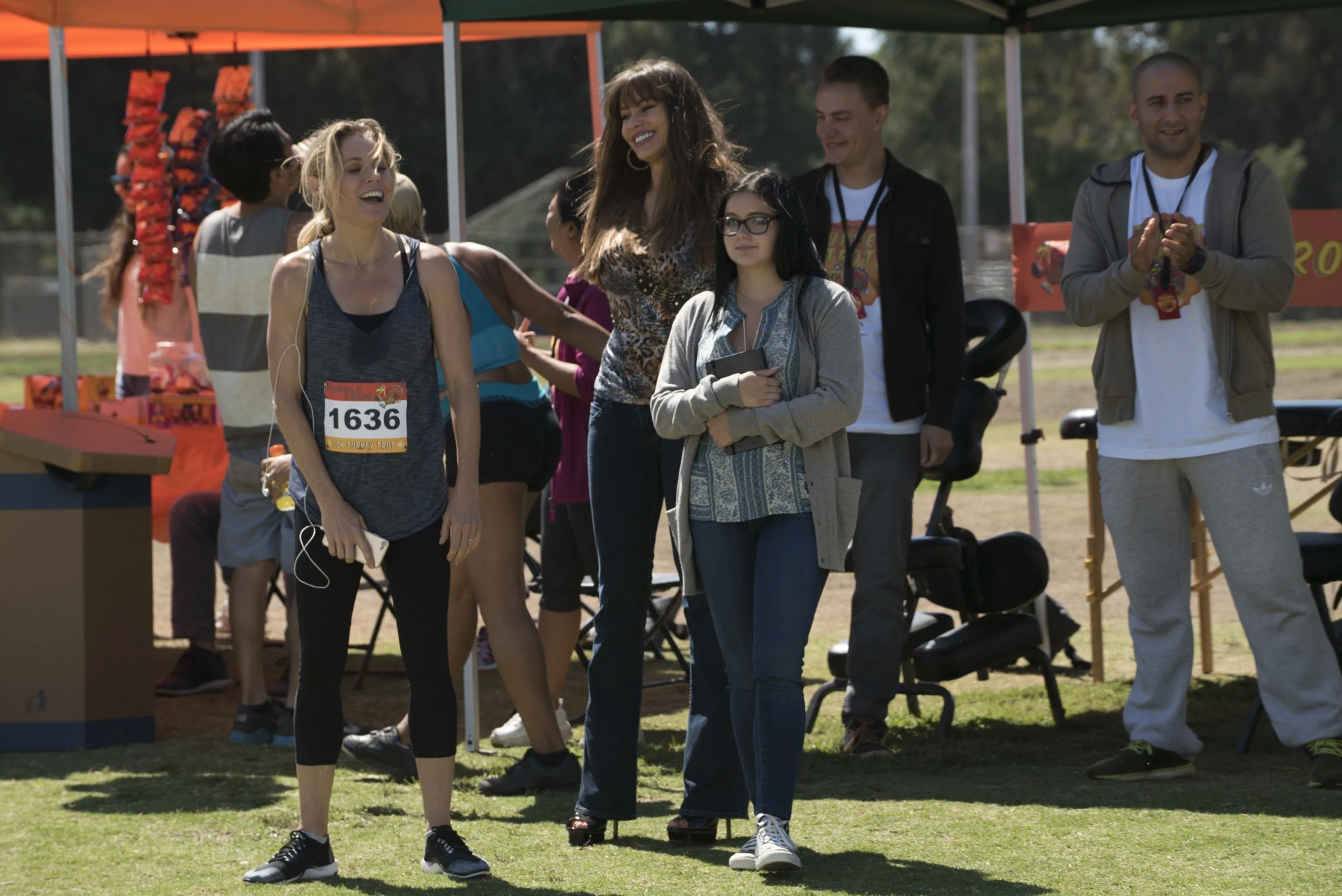 Sofía Vergara, Julie Bowen, and Ariel Winter in Modern Family (2009)