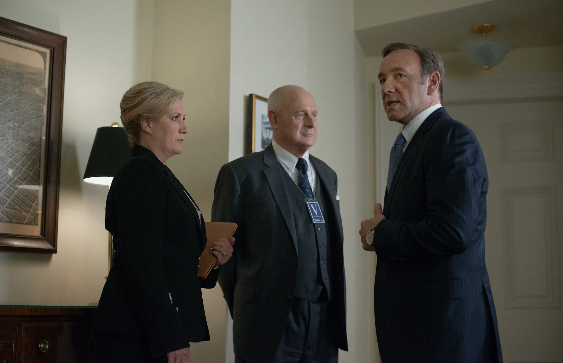 Kevin Spacey, Jayne Atkinson, and Gerald McRaney in House of Cards (2013)