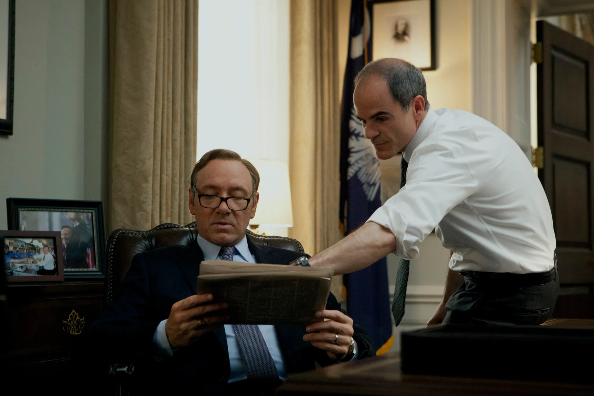 Kevin Spacey and Michael Kelly in House of Cards (2013)